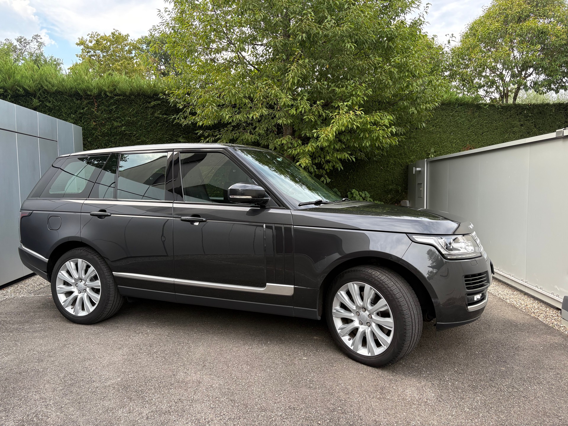 LAND ROVER 4.4 SDV8 Vogue-image-1