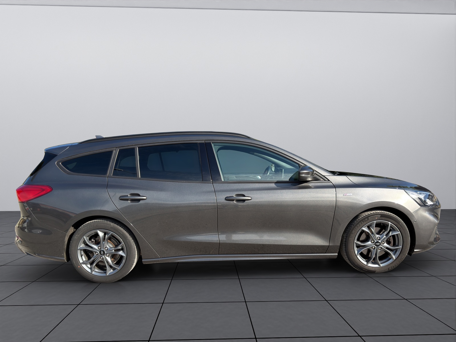 FORD Focus Station Wagon 1.0i EcoB 125 ST-Line-showroom-element-3