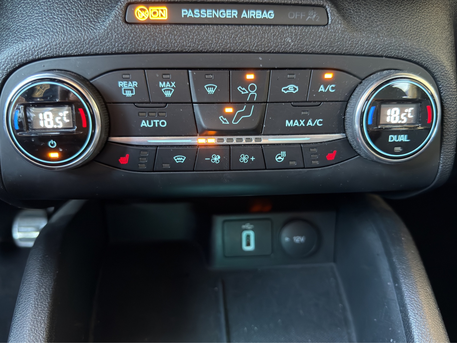 FORD Focus Station Wagon 1.0i EcoB 125 ST-Line-image-11