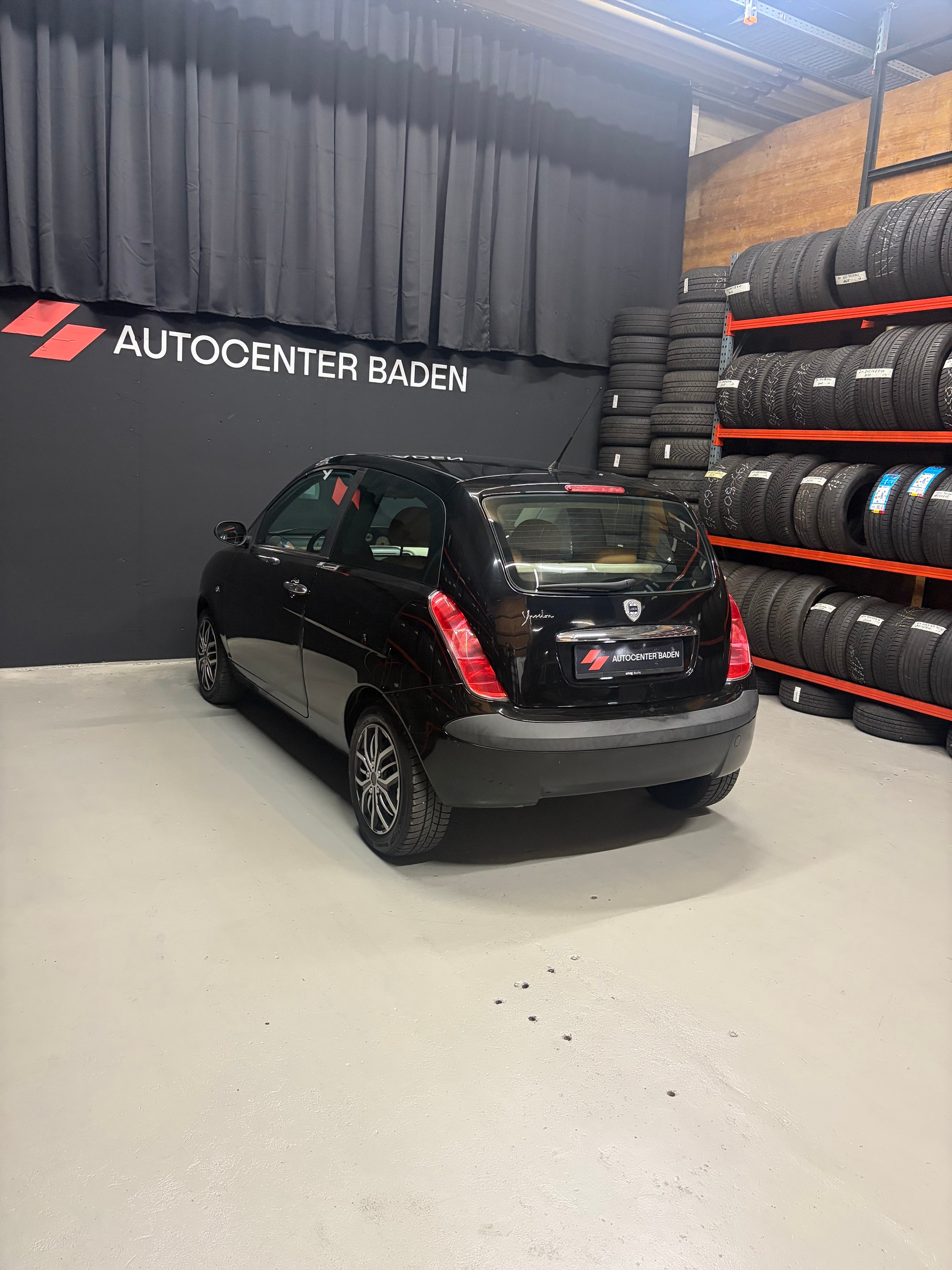 LANCIA Ypsilon 1.4 16V Glamour-image-4