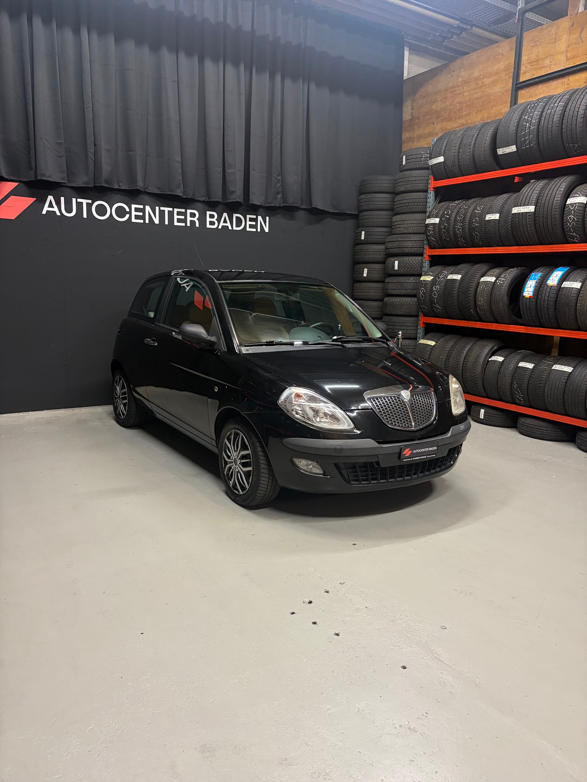 LANCIA Ypsilon 1.4 16V Glamour-image-1
