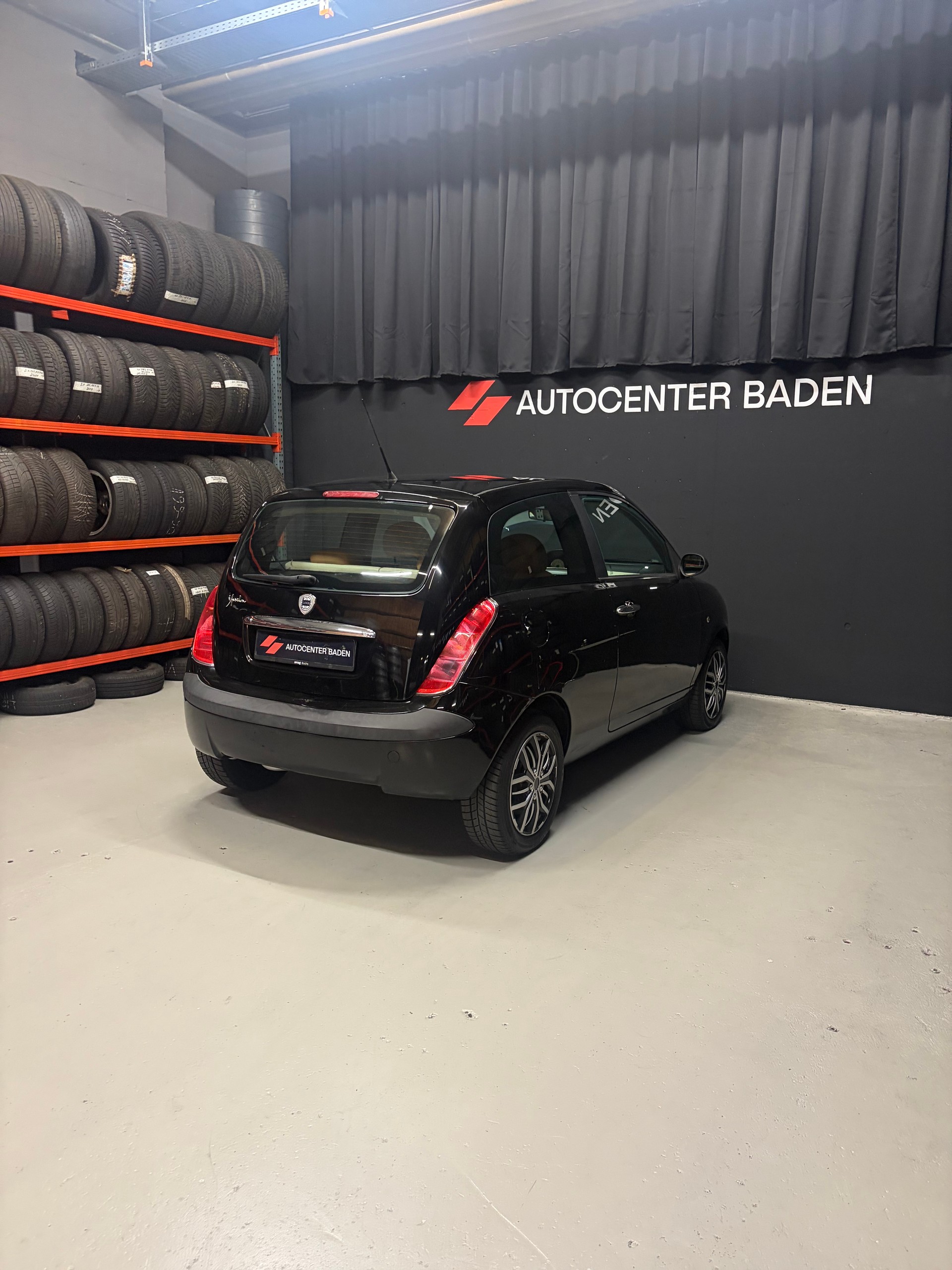 LANCIA Ypsilon 1.4 16V Glamour-image-6