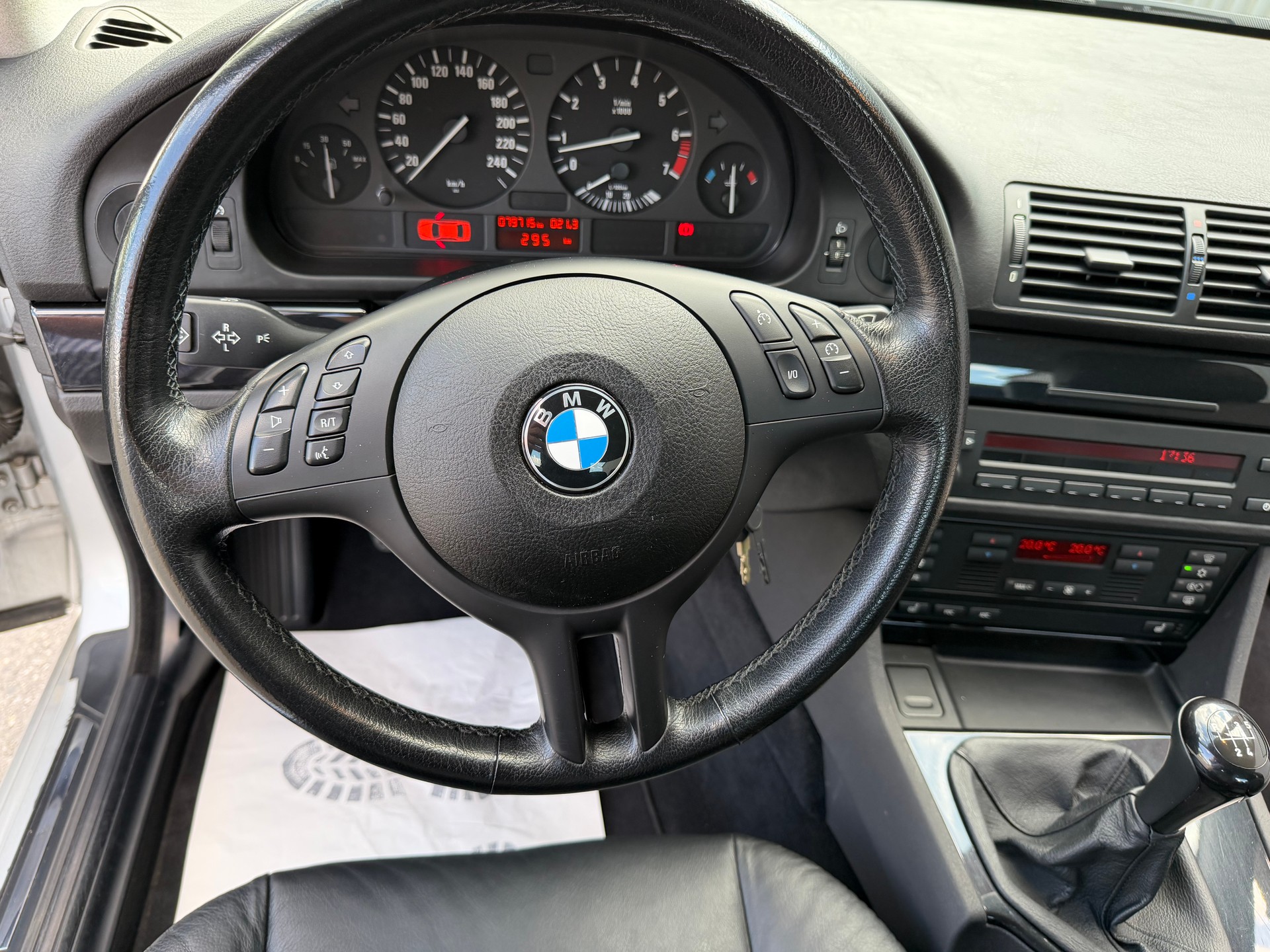 BMW 520i-image-14