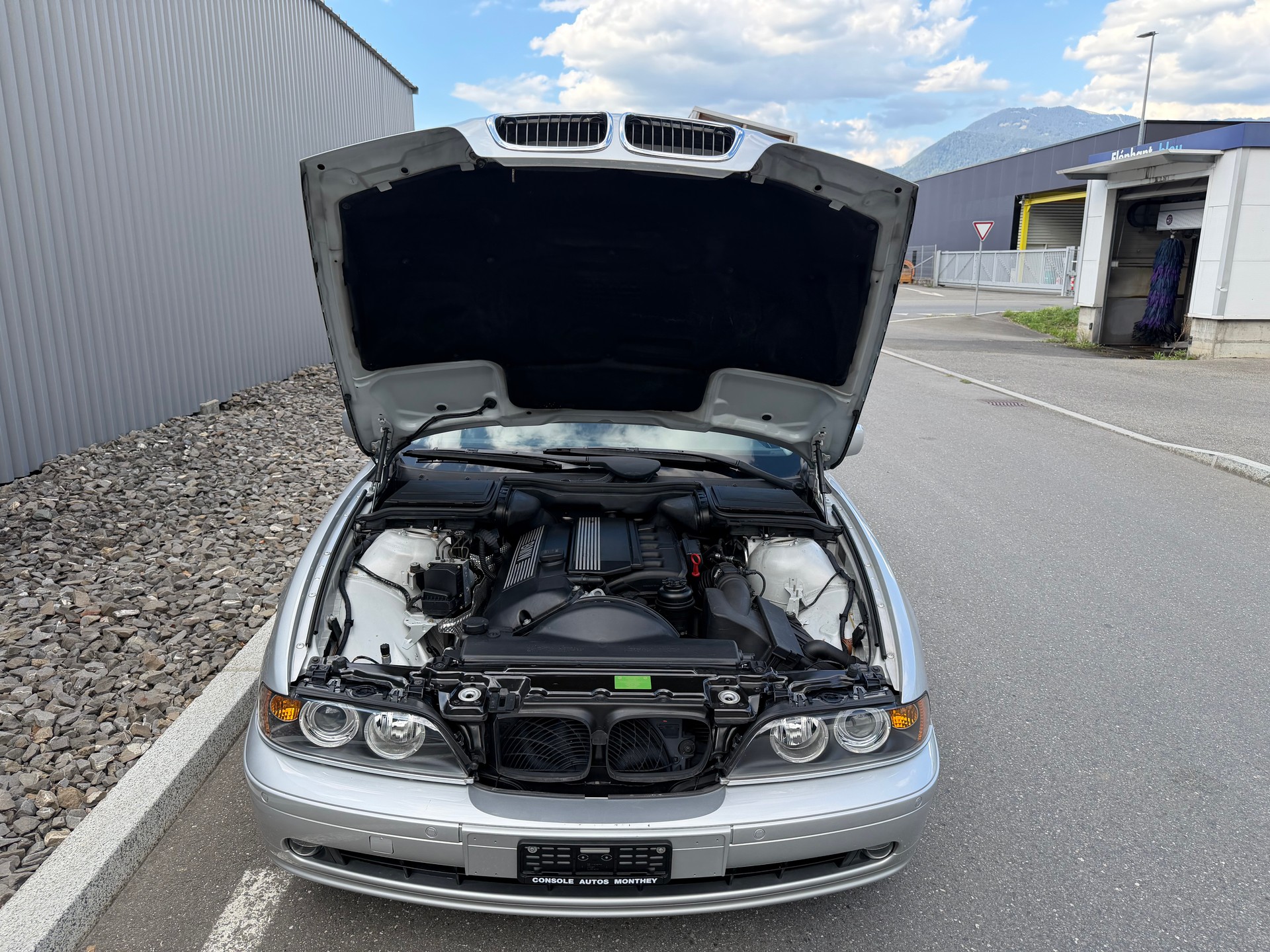 BMW 520i-image-38