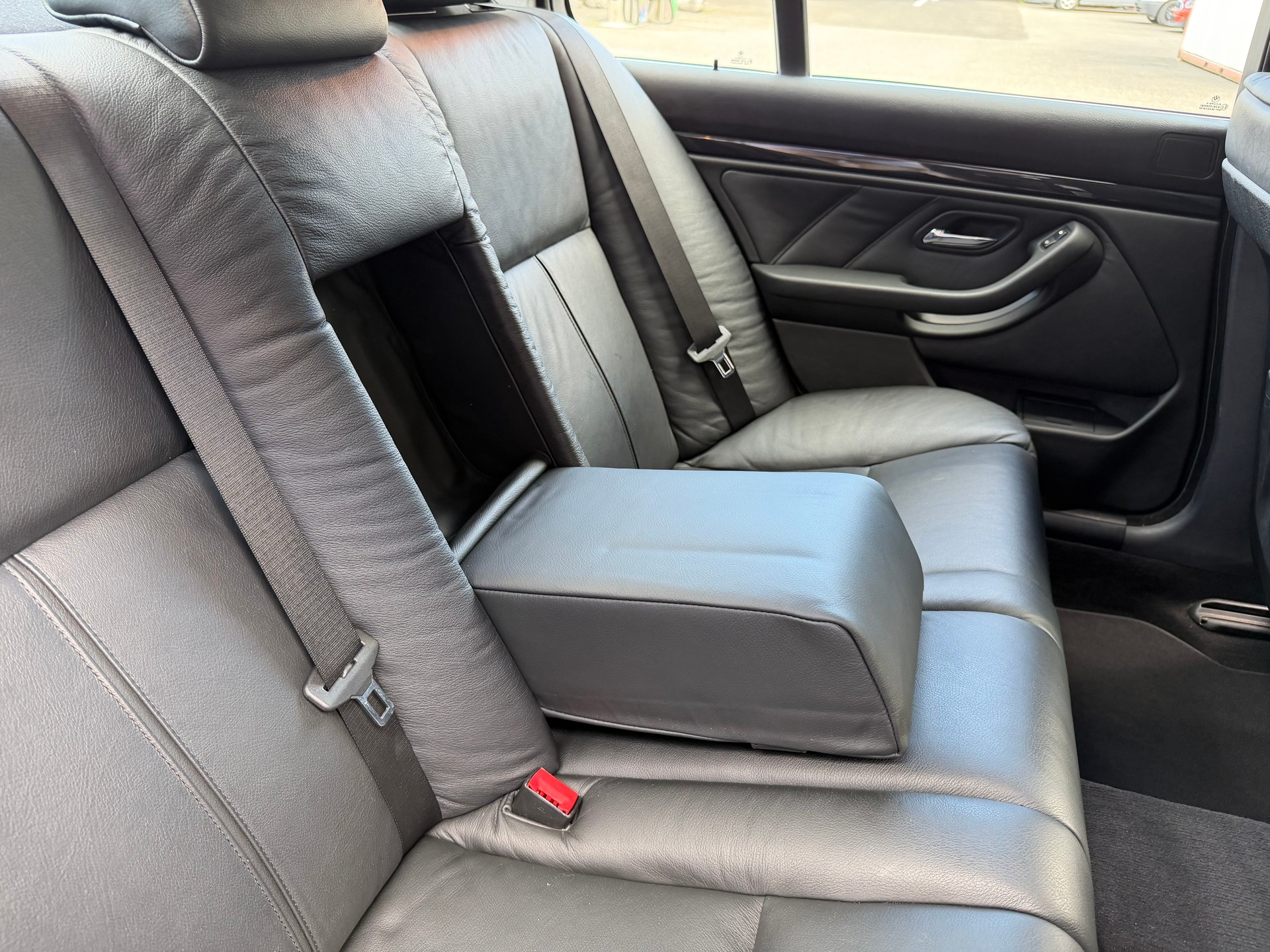BMW 520i-image-26