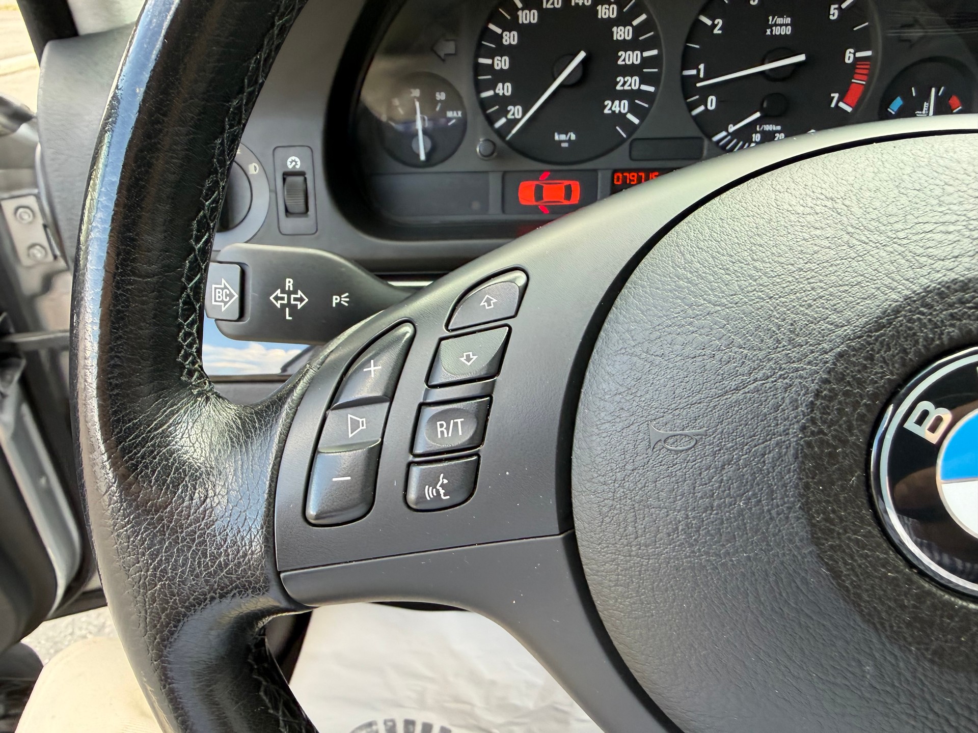 BMW 520i-image-19
