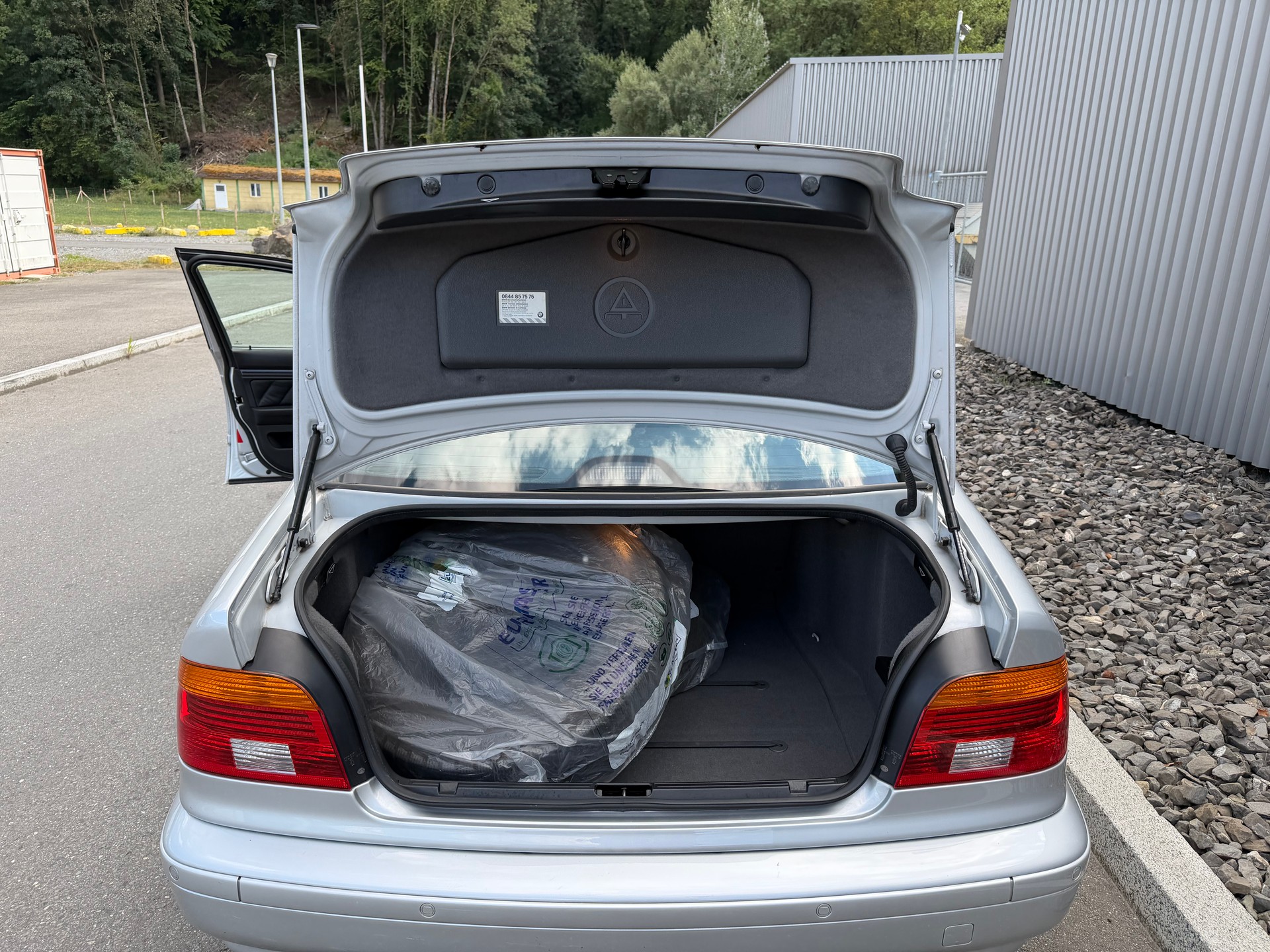 BMW 520i-image-28