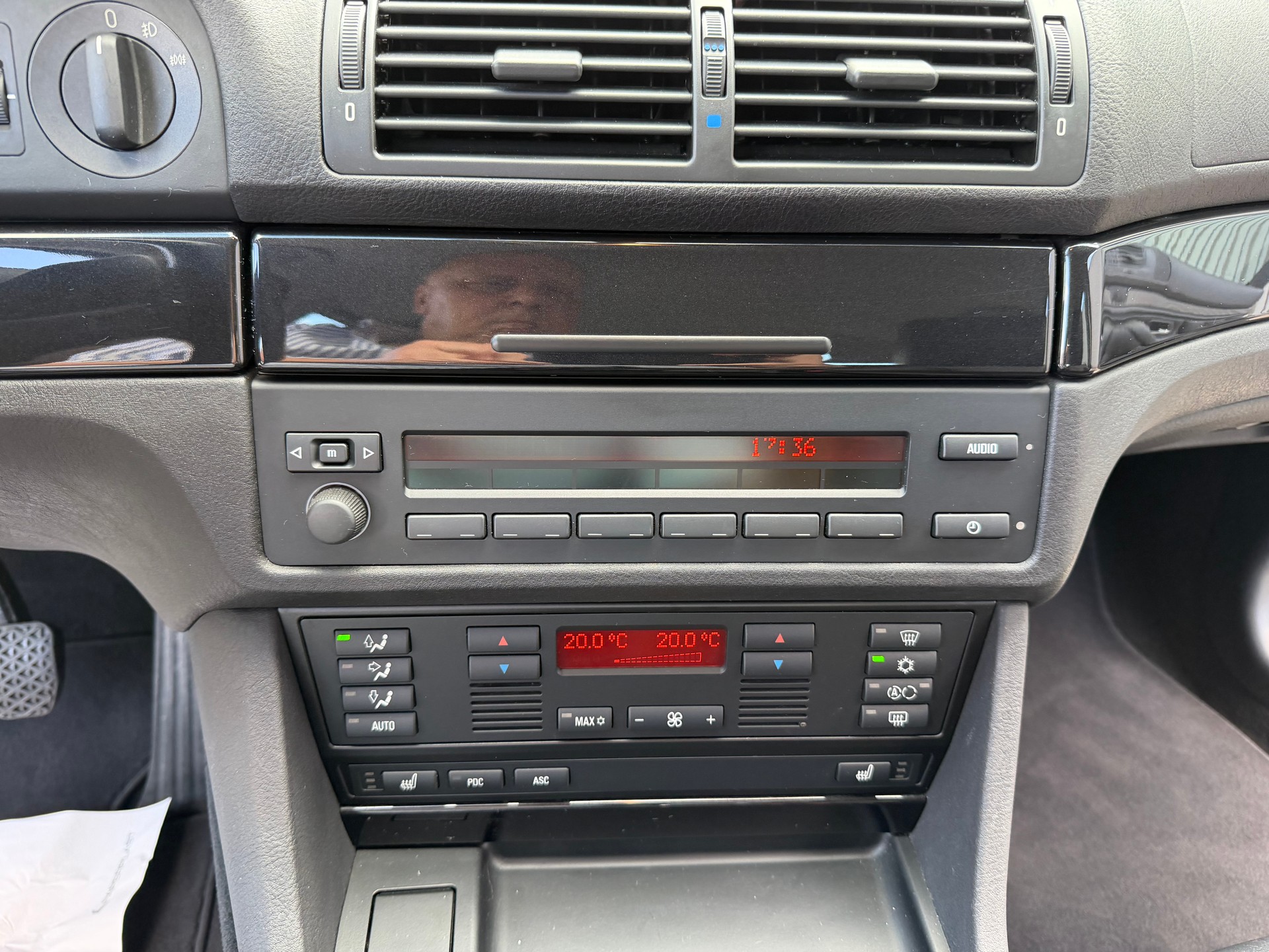 BMW 520i-image-15