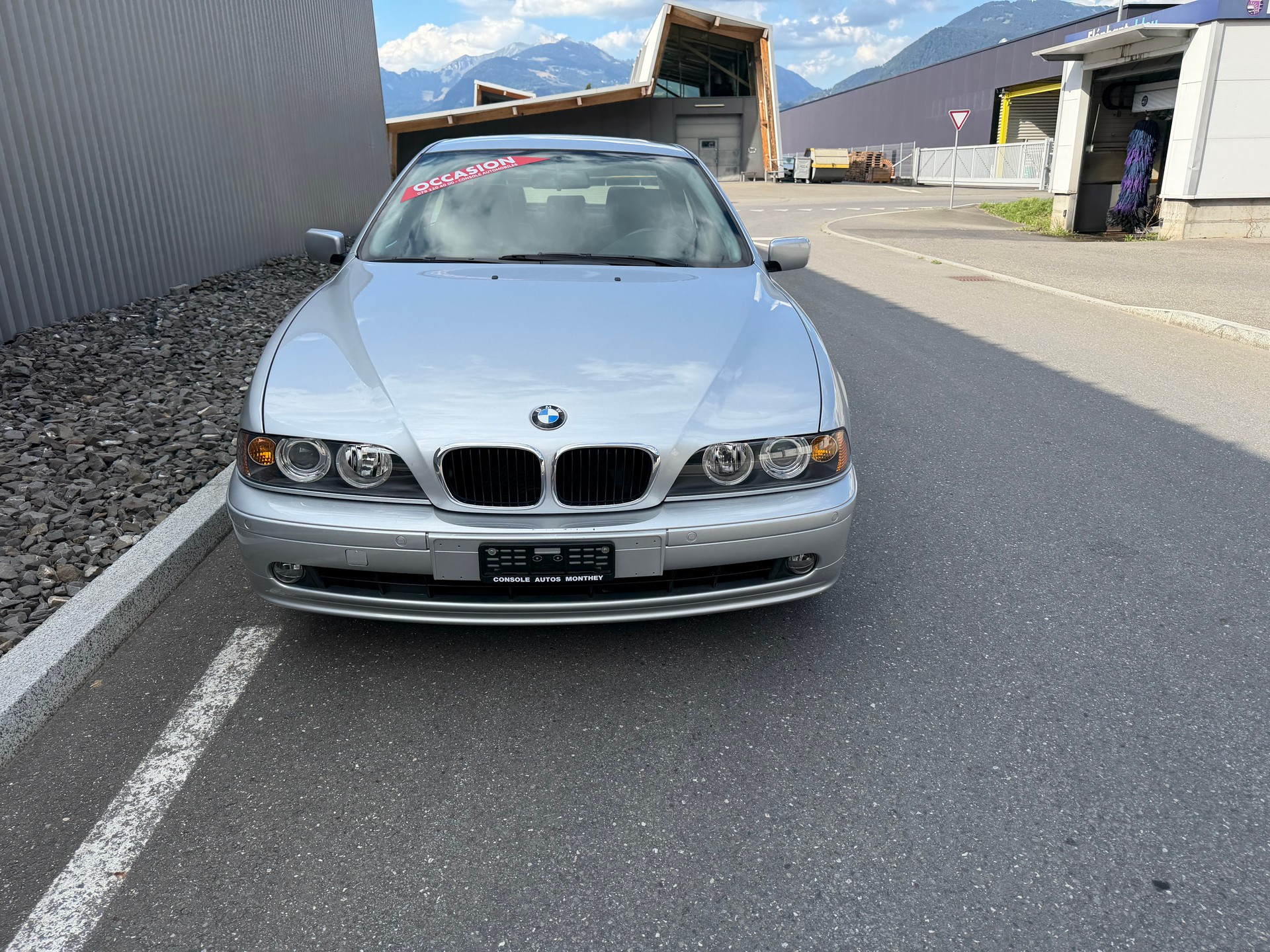 BMW 520i-image-4