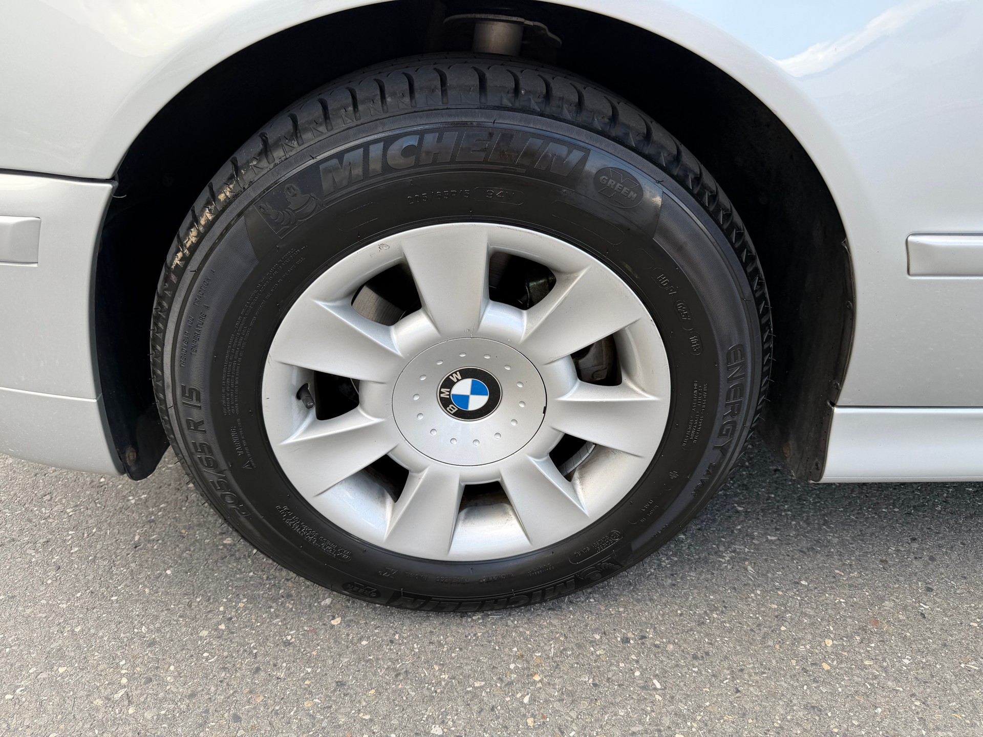 BMW 520i-image-34