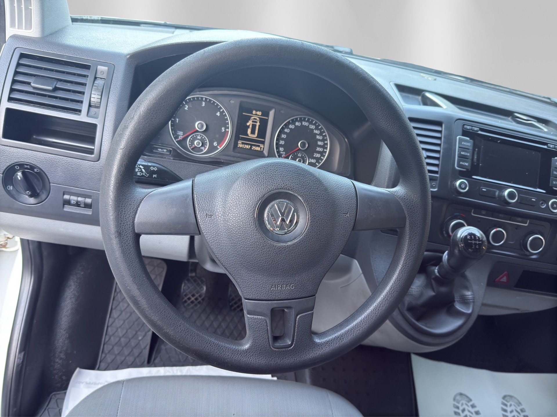 VW T5 2.0 TDI-image-8