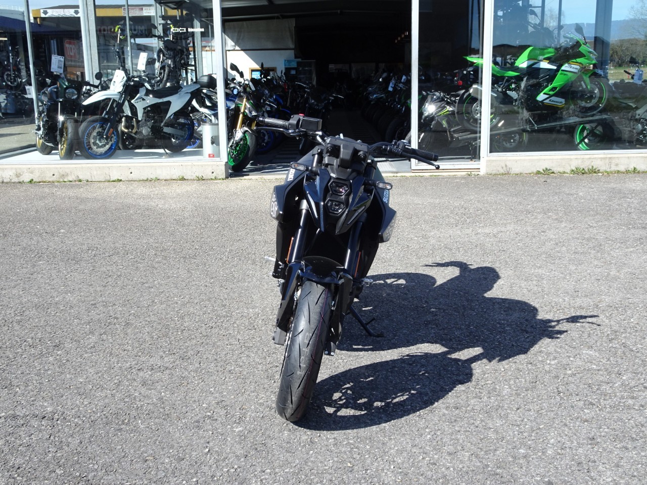 SUZUKI GSX 8 S Black&White-image-2