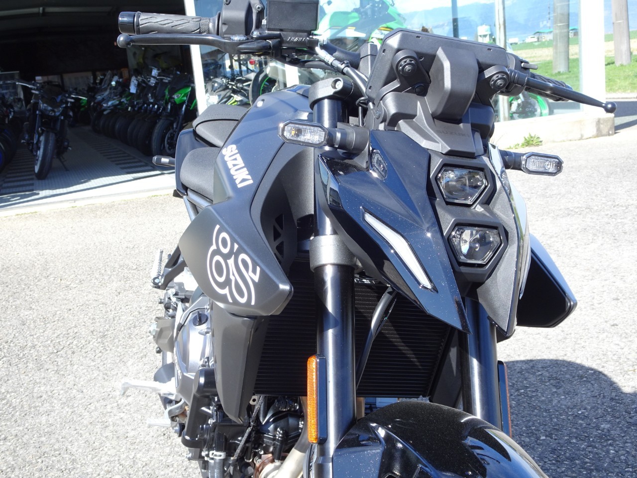 SUZUKI GSX 8 S Black&White-image-5
