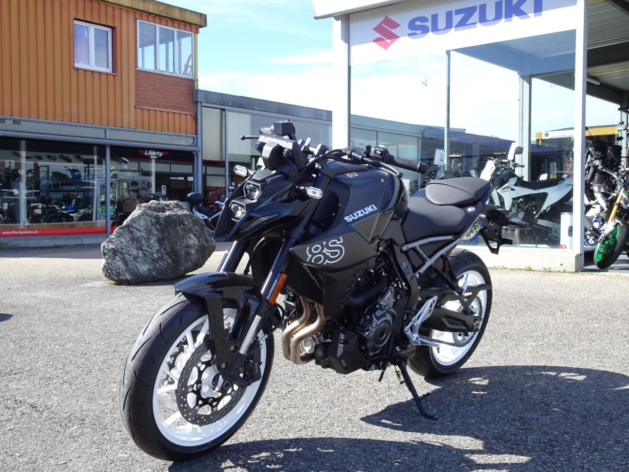 SUZUKI GSX 8 S Black&White-image-3