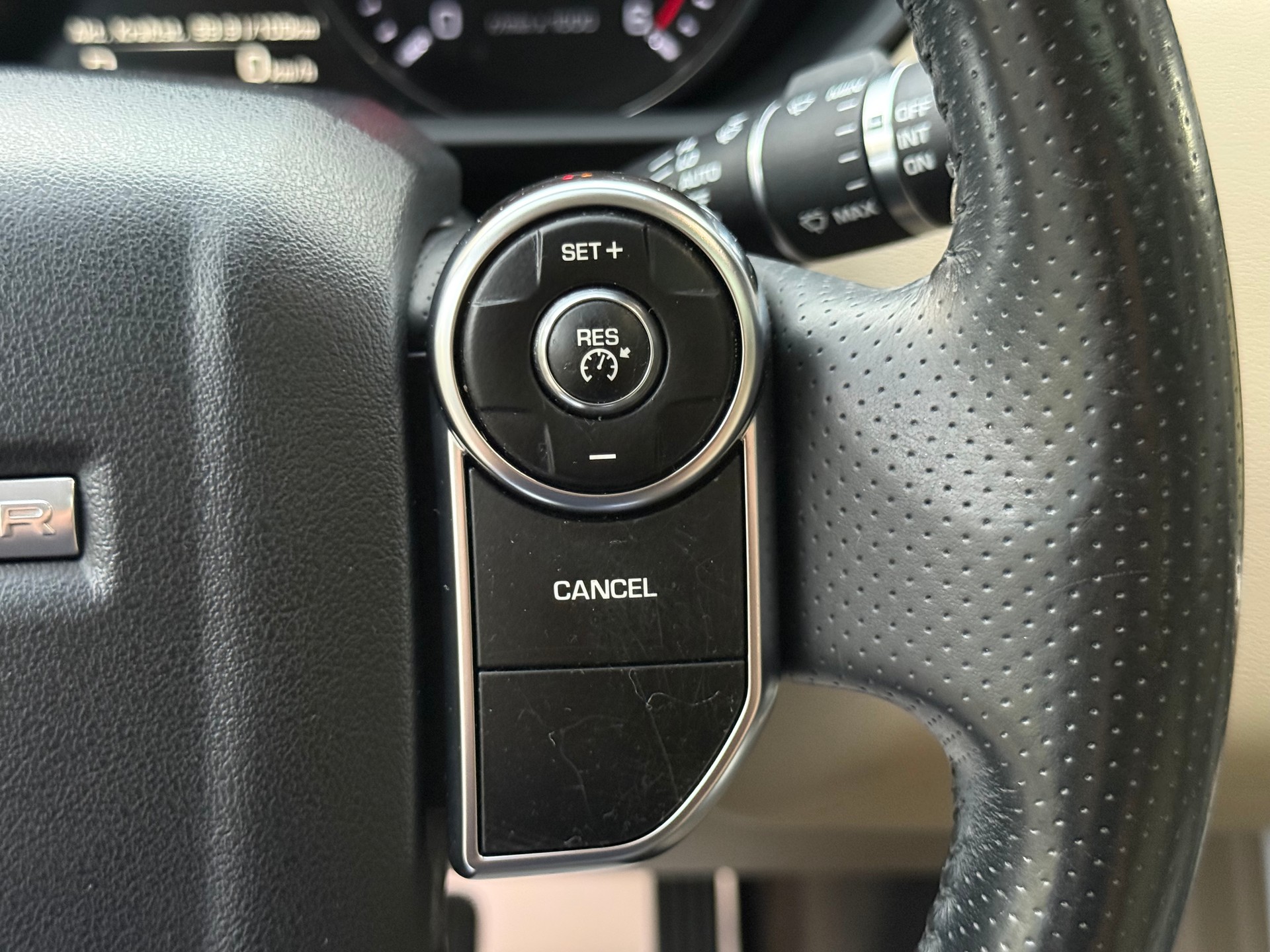 LAND ROVER Range Rover Sport 3.0 TDV6 SE Automatic-image-17