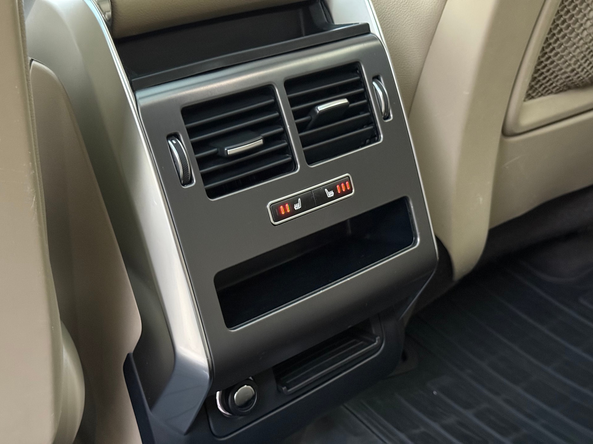 LAND ROVER Range Rover Sport 3.0 TDV6 SE Automatic-image-18