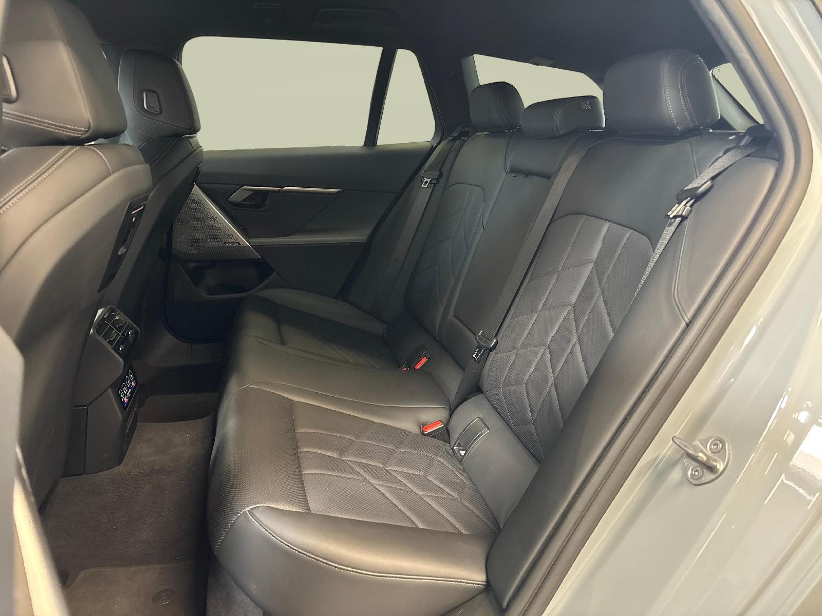 BMW 520d xDrive Touring M-Sport 48V-image-9