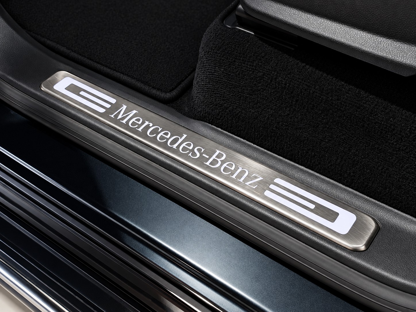 MERCEDES-BENZ G 400 d * schwarz Matt * CH FAHRZEUG *-image-19