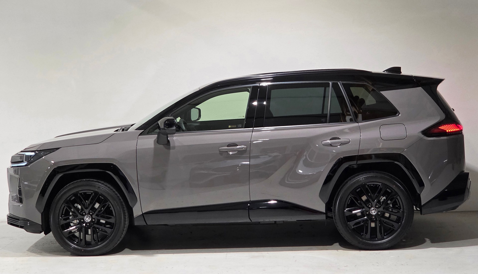 TOYOTA RAV-4 2.5 HSD Style e-CVT AWD-showroom-element-1