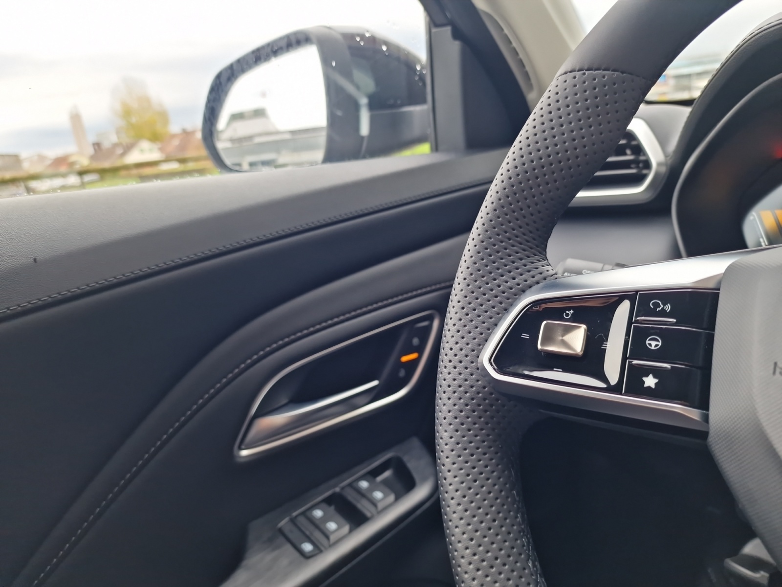 MG ZS 1.5 Hybrid+ Luxury-image-15