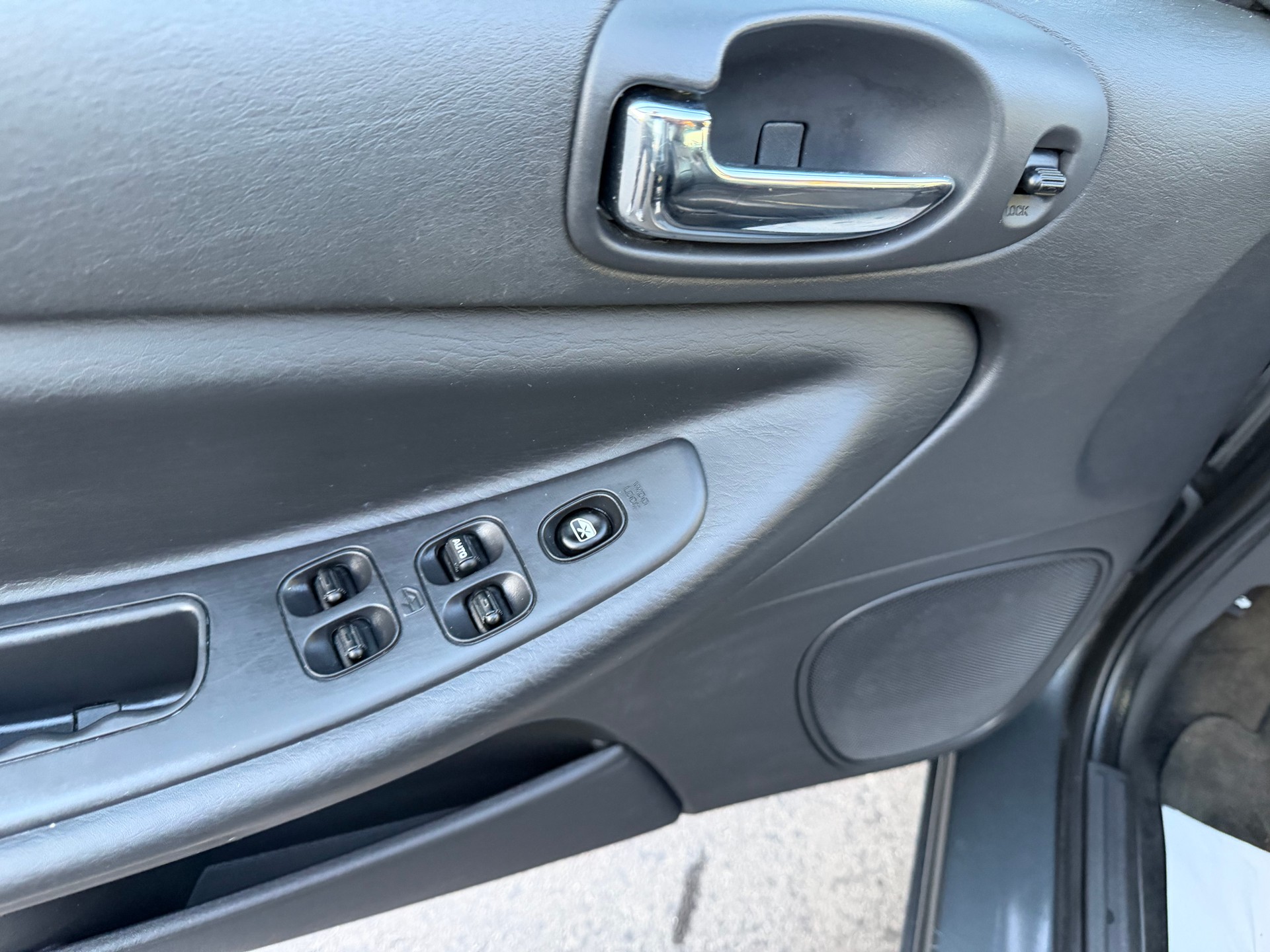 CHRYSLER Sebring 2.7 V6 Limited (LX)-image-8