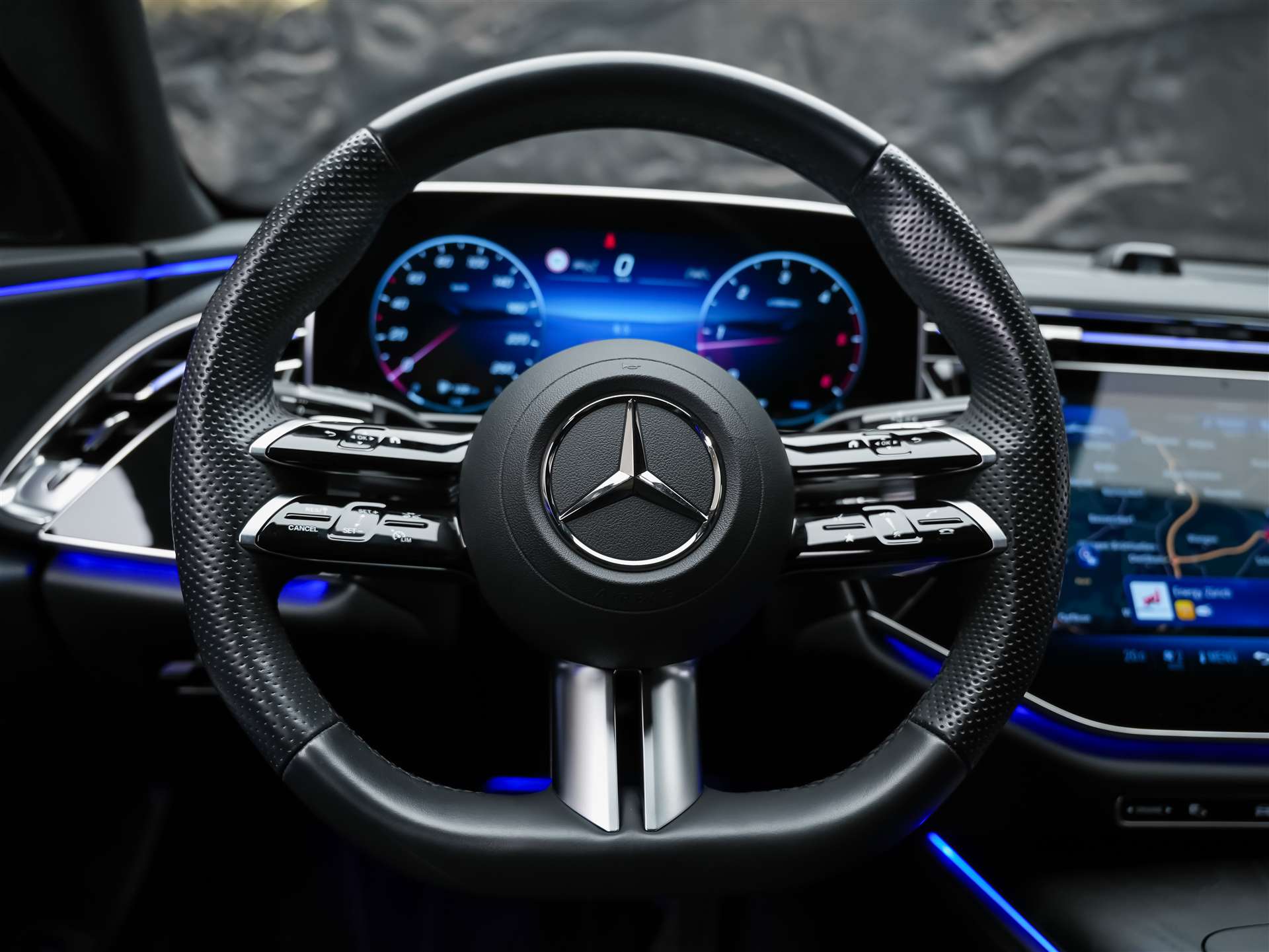 MERCEDES-BENZ E 220 d AMG Line 9G-Tronic *Superscreen*Werksgarantie*21" Felgen*-image-23