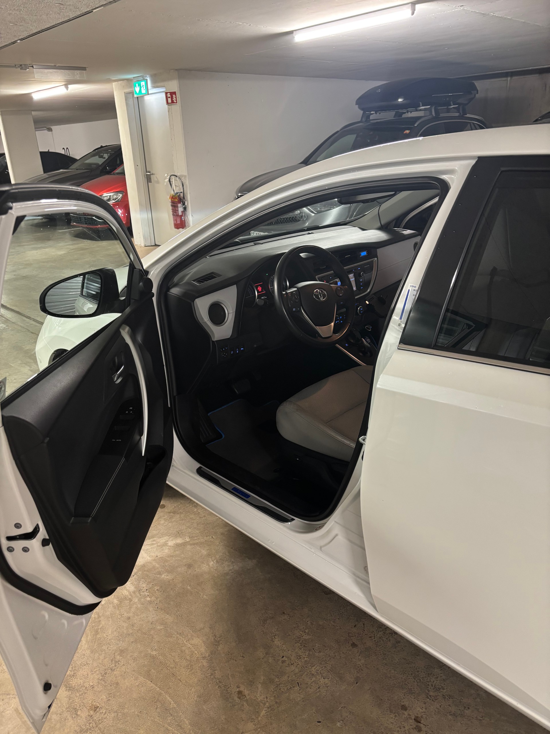 TOYOTA Auris 1.8 16V HSD Linea Sol-image-4