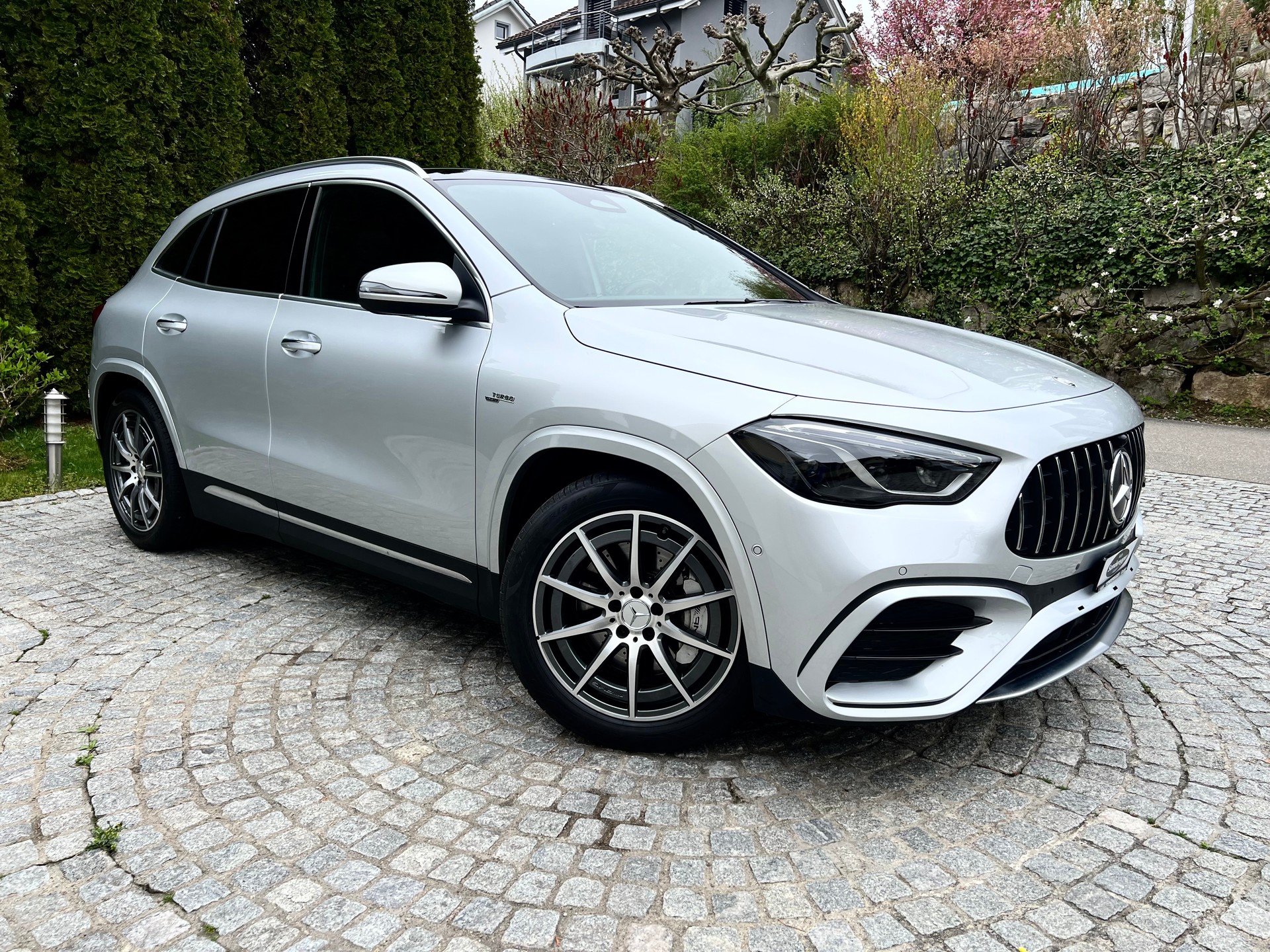 MERCEDES-BENZ GLA 35 AMG 4Matic 8G-Speedshift DCT-showroom-element-3