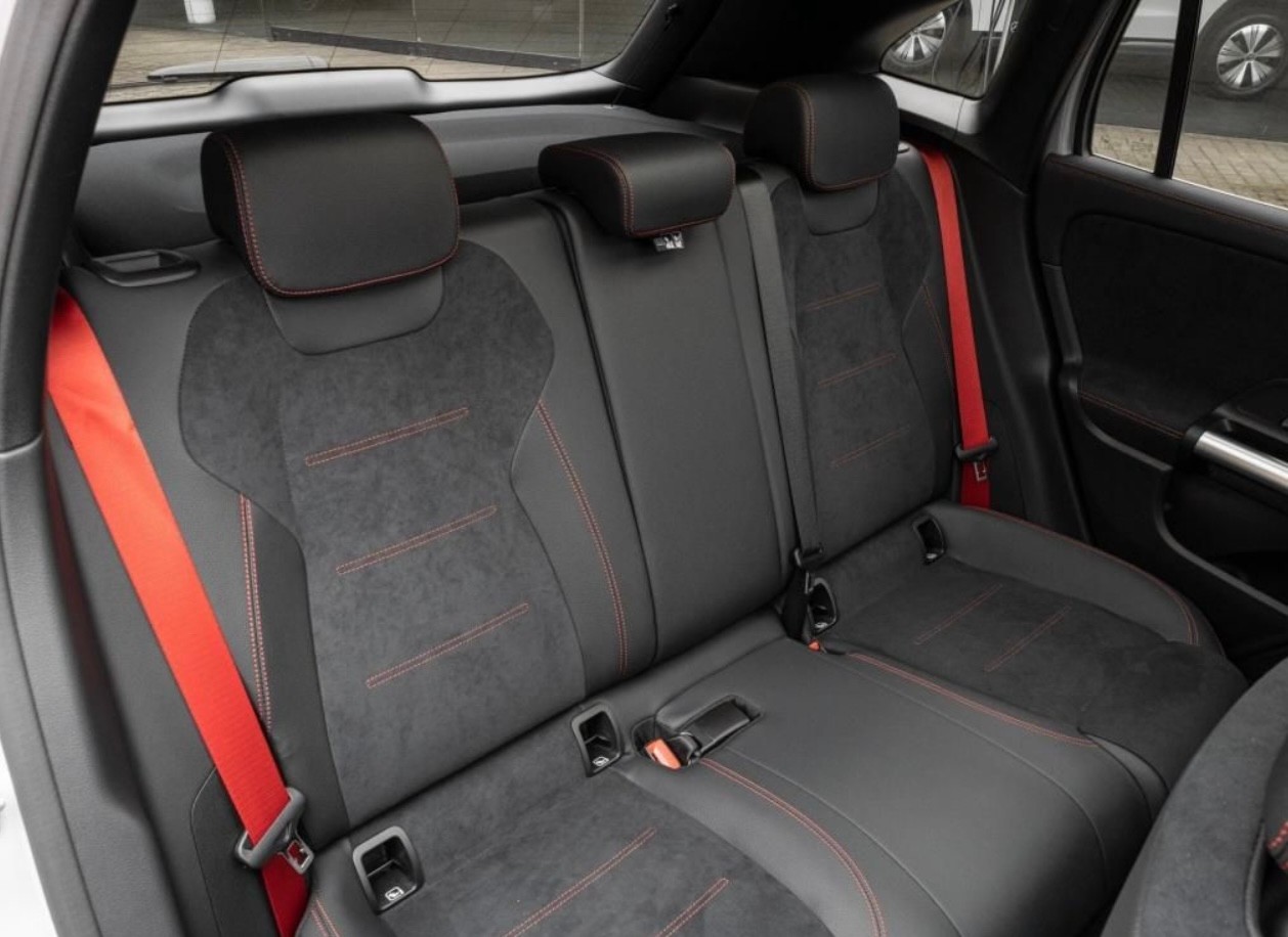 MERCEDES-BENZ GLA 35 AMG 4Matic 8G-Speedshift DCT-image-8