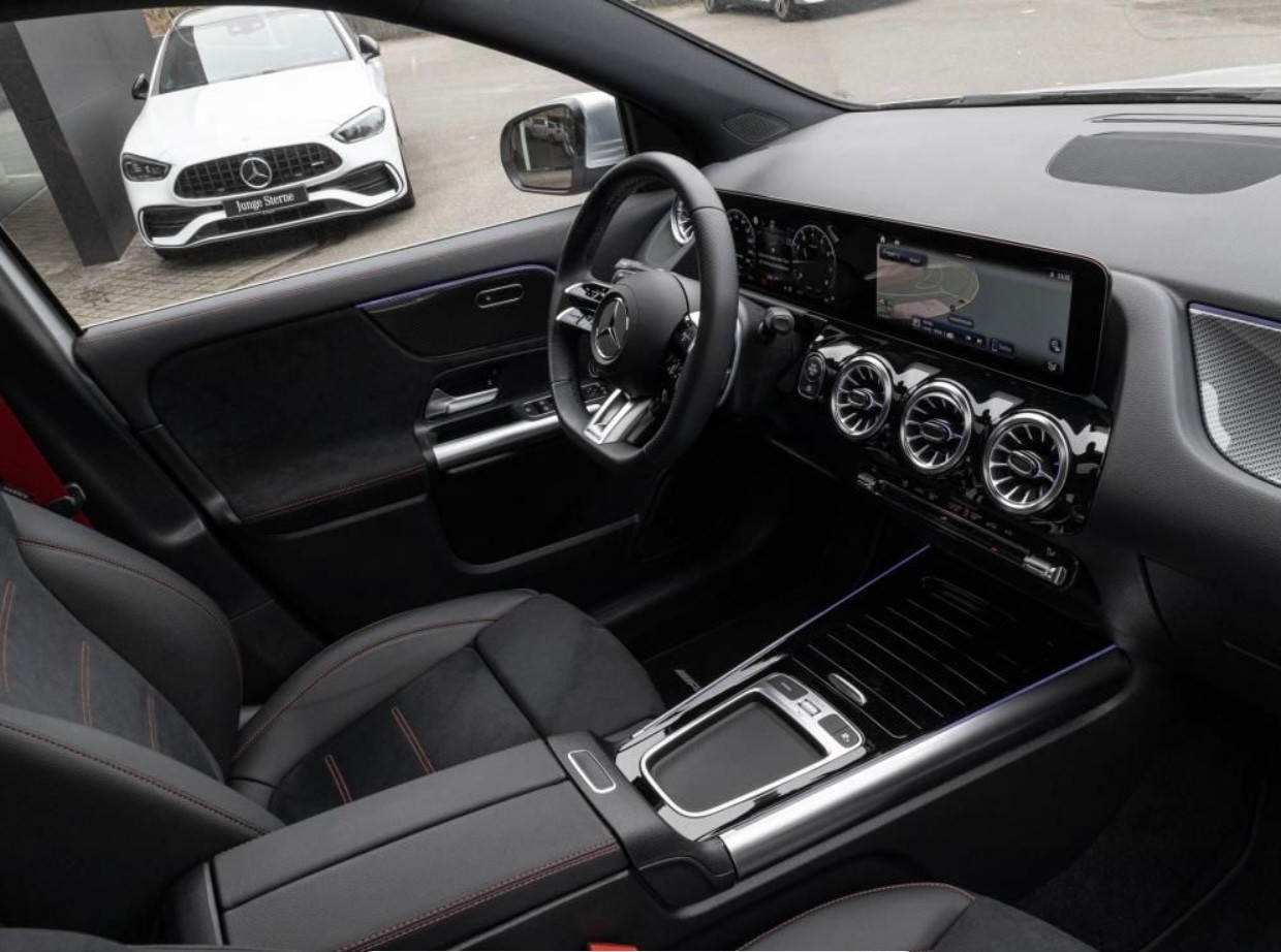 MERCEDES-BENZ GLA 35 AMG 4Matic 8G-Speedshift DCT-image-5