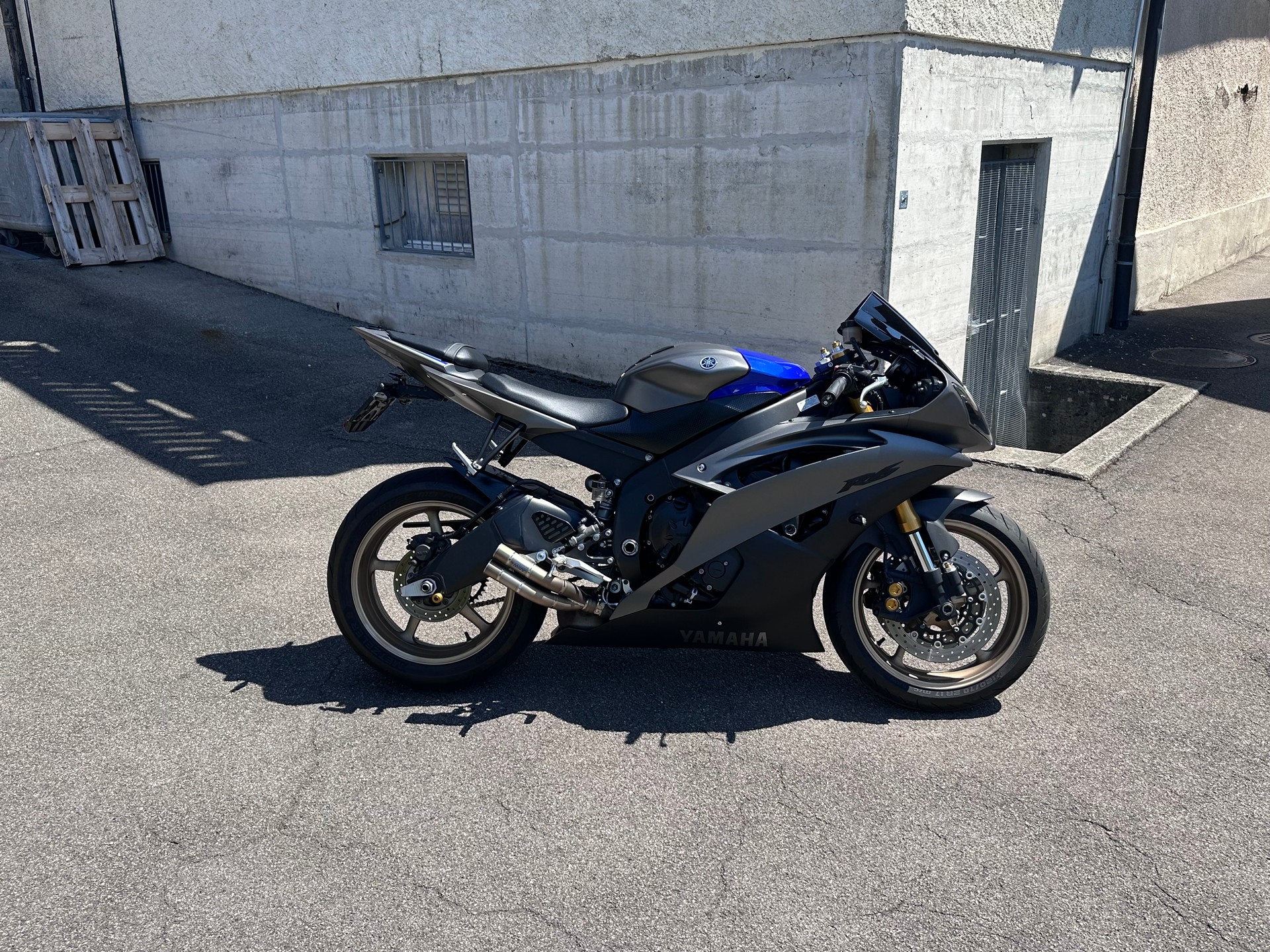 YAMAHA YZF-R6-image-0