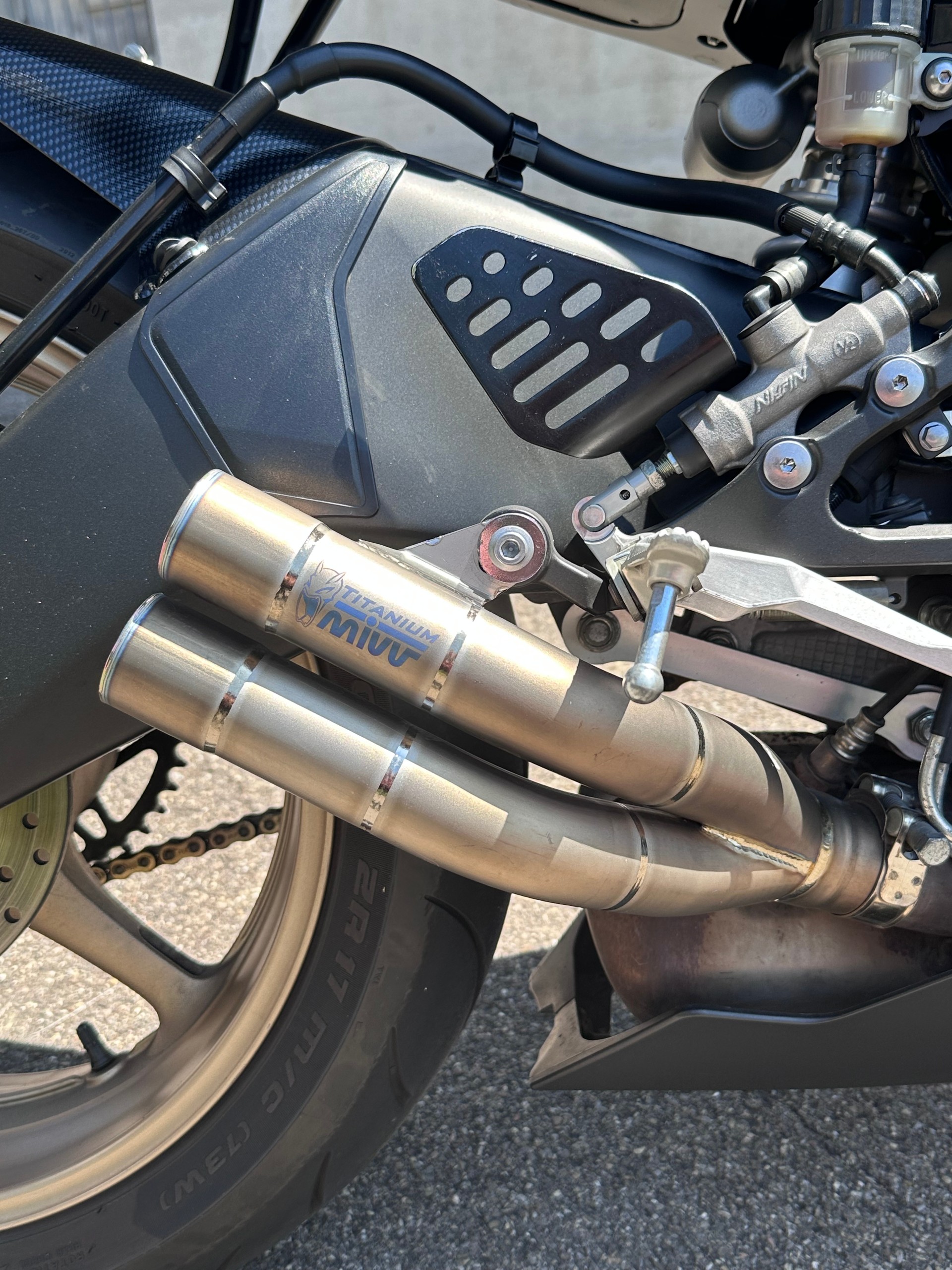 YAMAHA YZF-R6-image-2