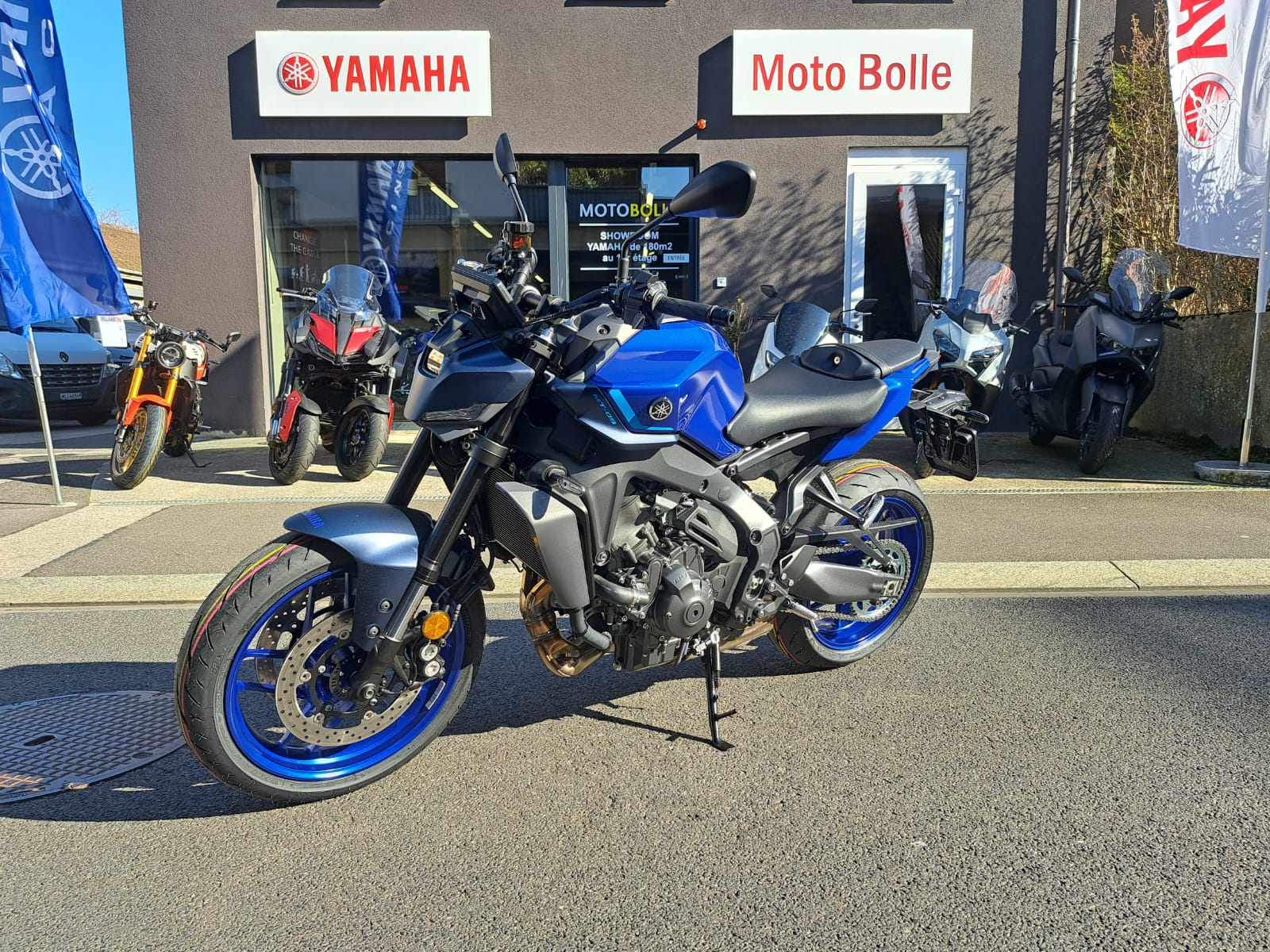 YAMAHA MT-09-showroom-element-1