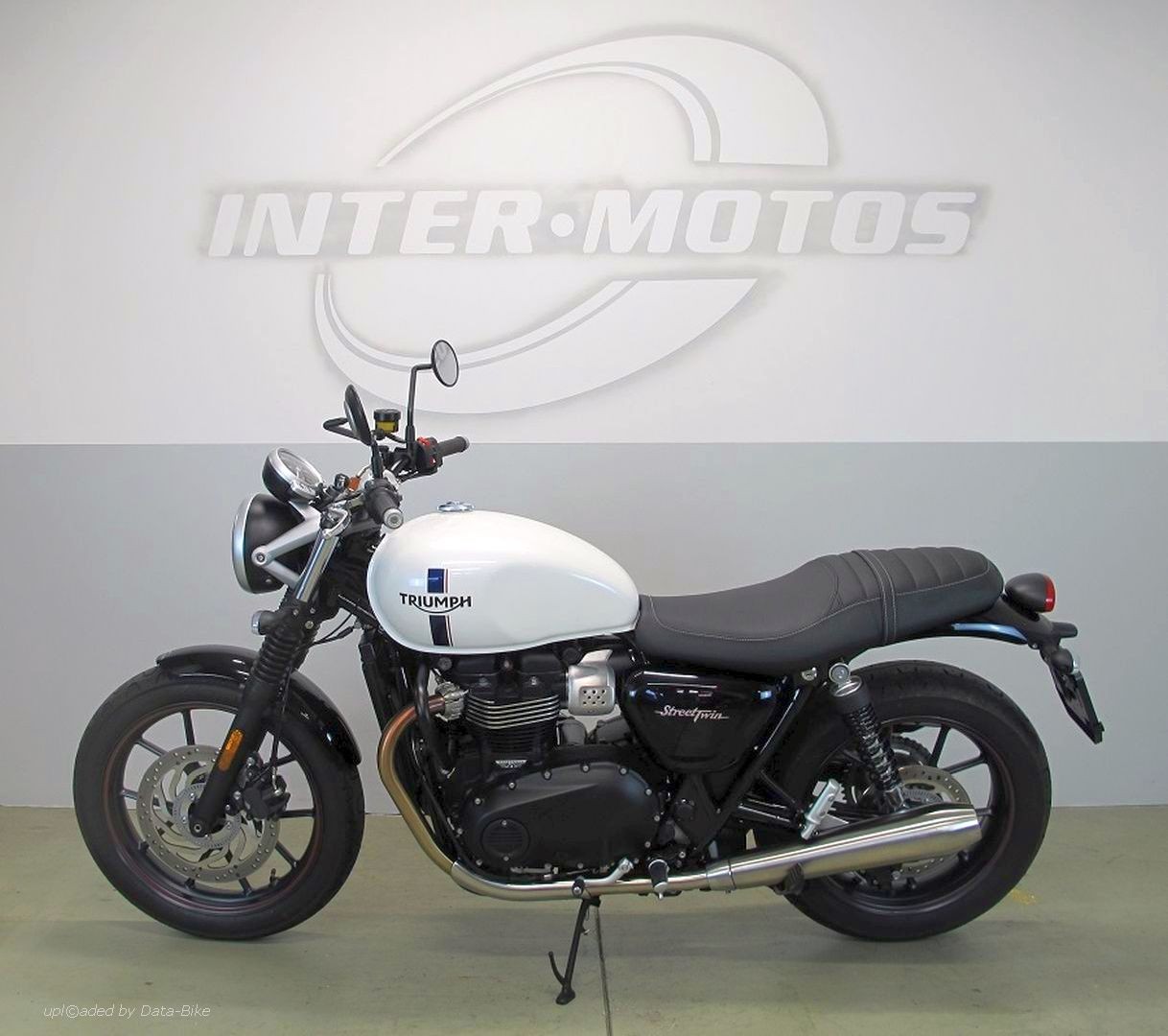 TRIUMPH STREET TWIN-image-3