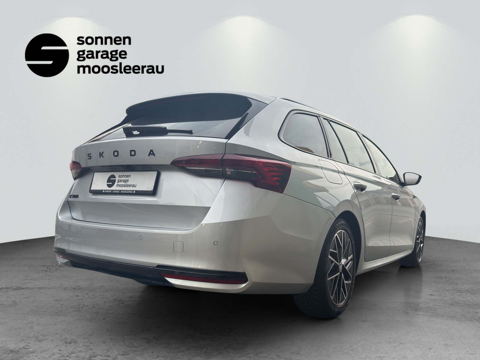 SKODA Octavia Combi 1.5 TSI mHEV DSG Sport Line-showroom-element-3