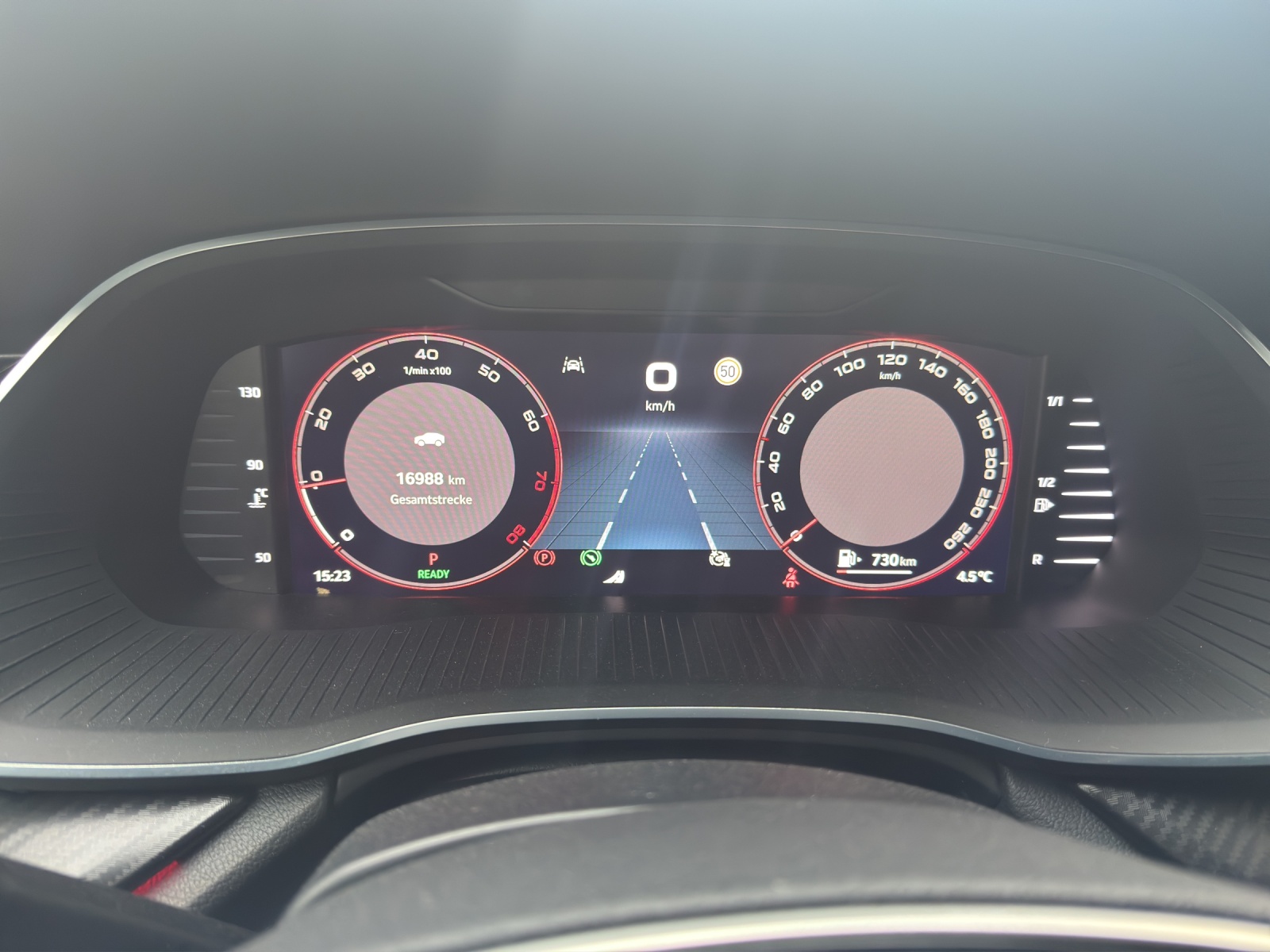 SKODA Octavia Combi 1.5 TSI mHEV DSG Sport Line-image-4