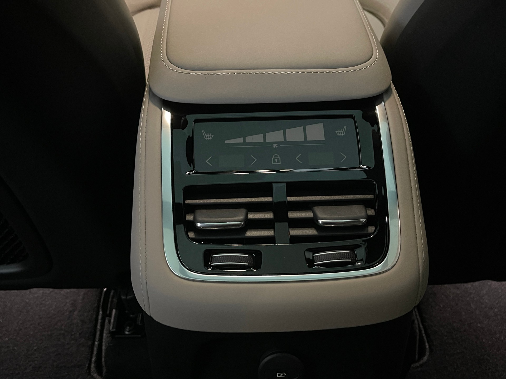 VOLVO XC90 2.0 T8 TE Ultra Bright eAWD-image-7