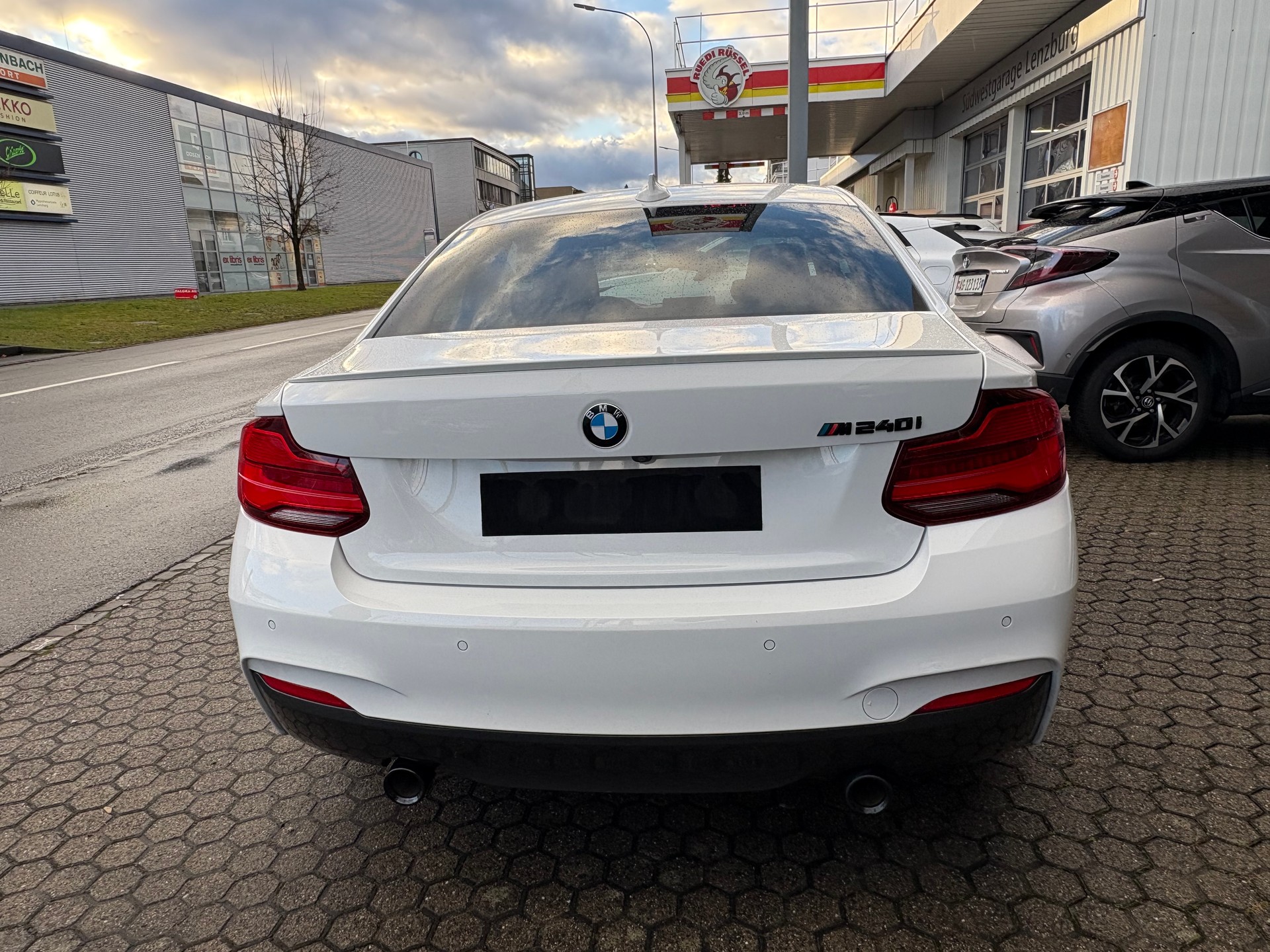 BMW M240i xDrive Steptronic-image-2