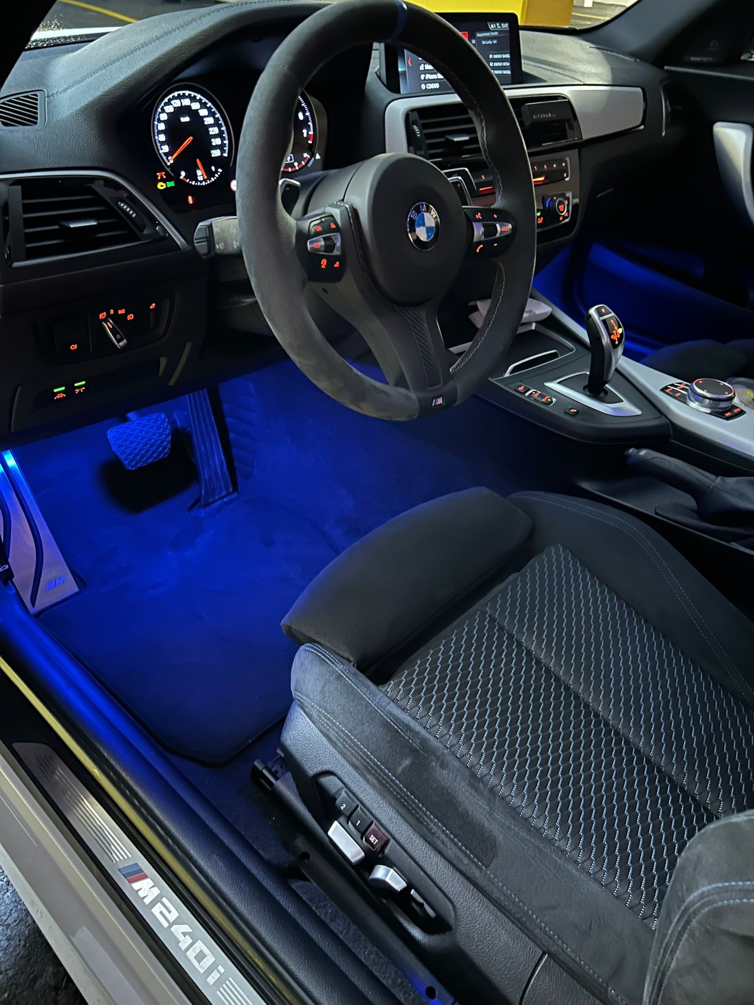 BMW M240i xDrive Steptronic-image-14