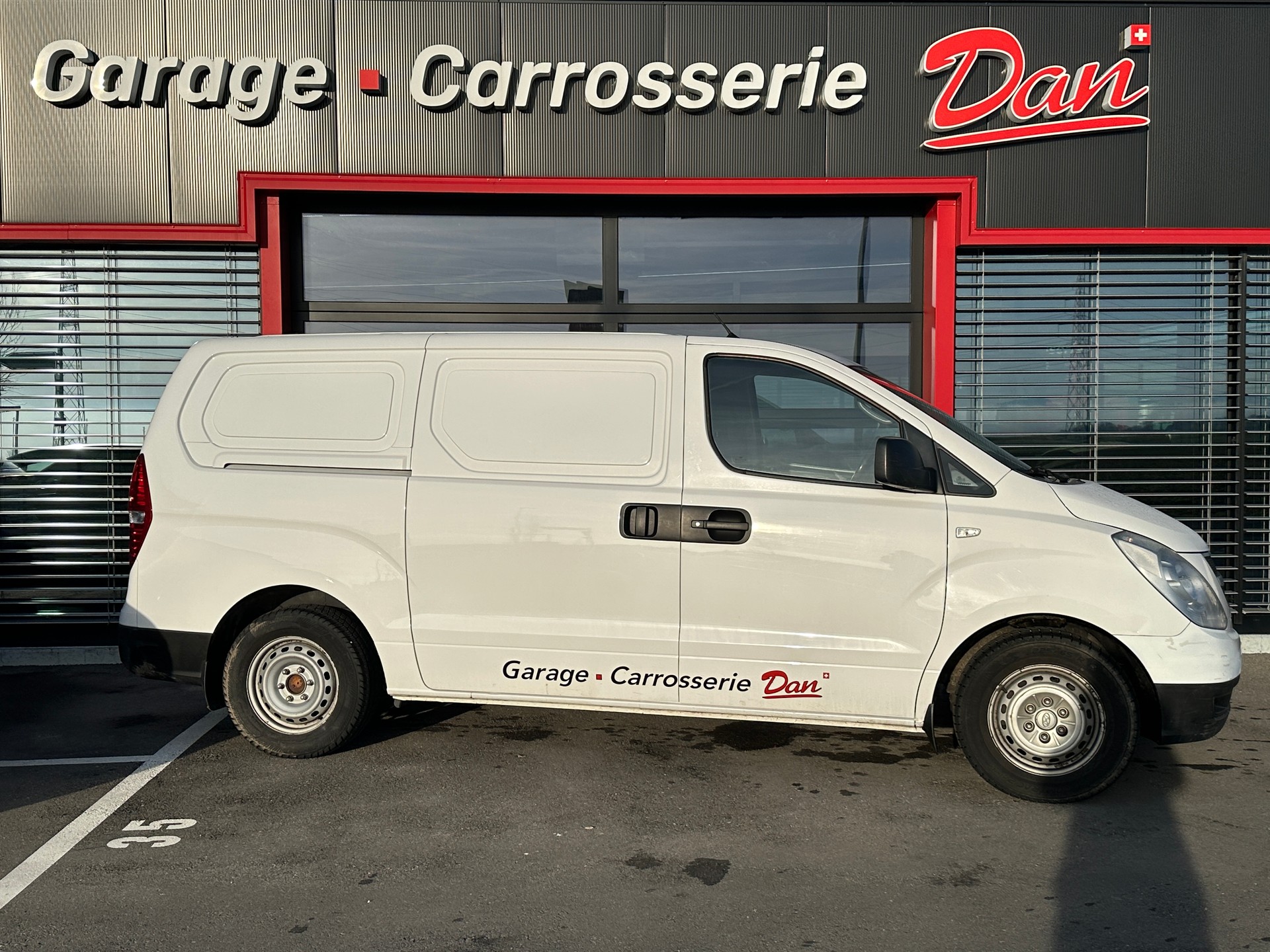 HYUNDAI H-1 Cargo 2.5 CRDi HP 5-Türen / Portes / Porte