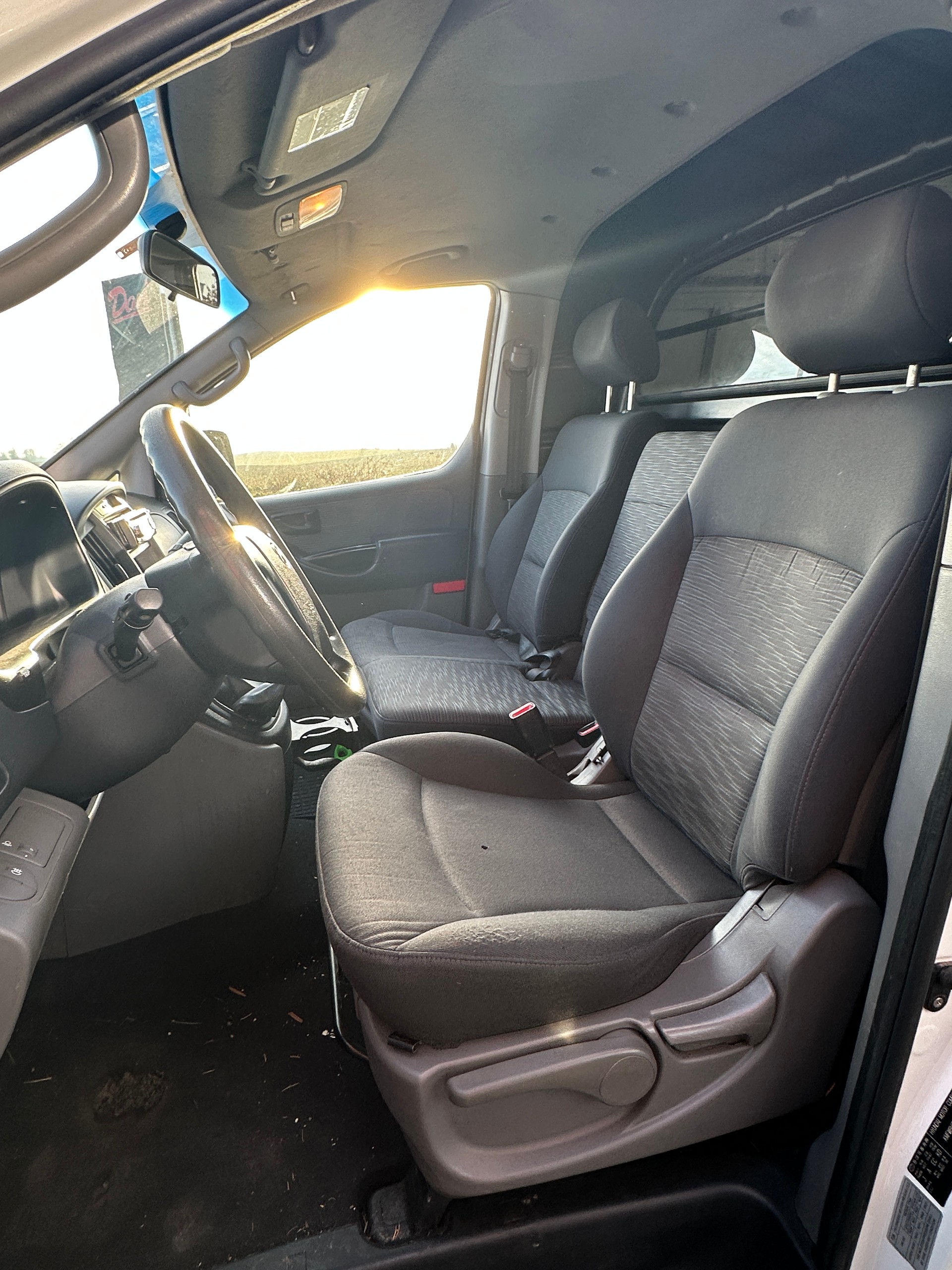 HYUNDAI H-1 Cargo 2.5 CRDi HP 5-Türen / Portes / Porte-image-6
