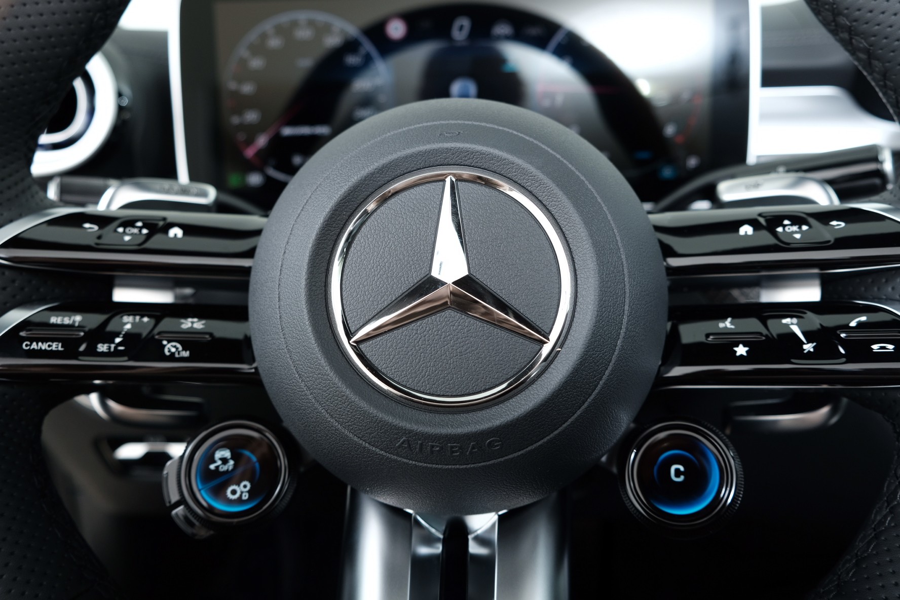 MERCEDES-BENZ CLE AMG 53 Cabrio 4Matic+ 9G-Tronic-image-20