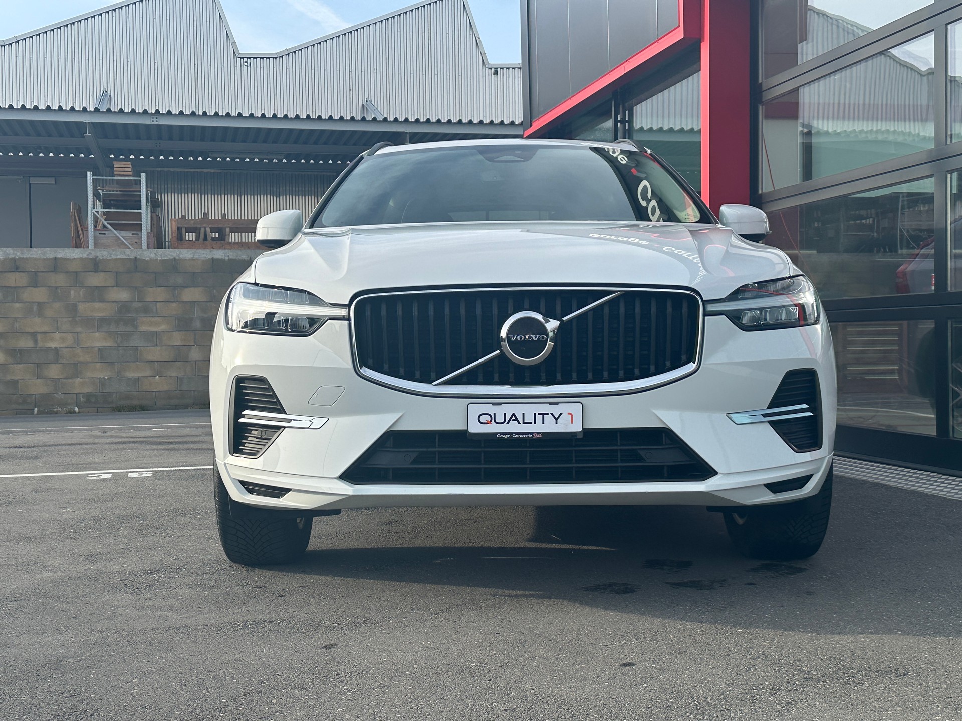 VOLVO XC60 B5 Benzin Mild Hybrid AWD Momentum Geartronic-image-2