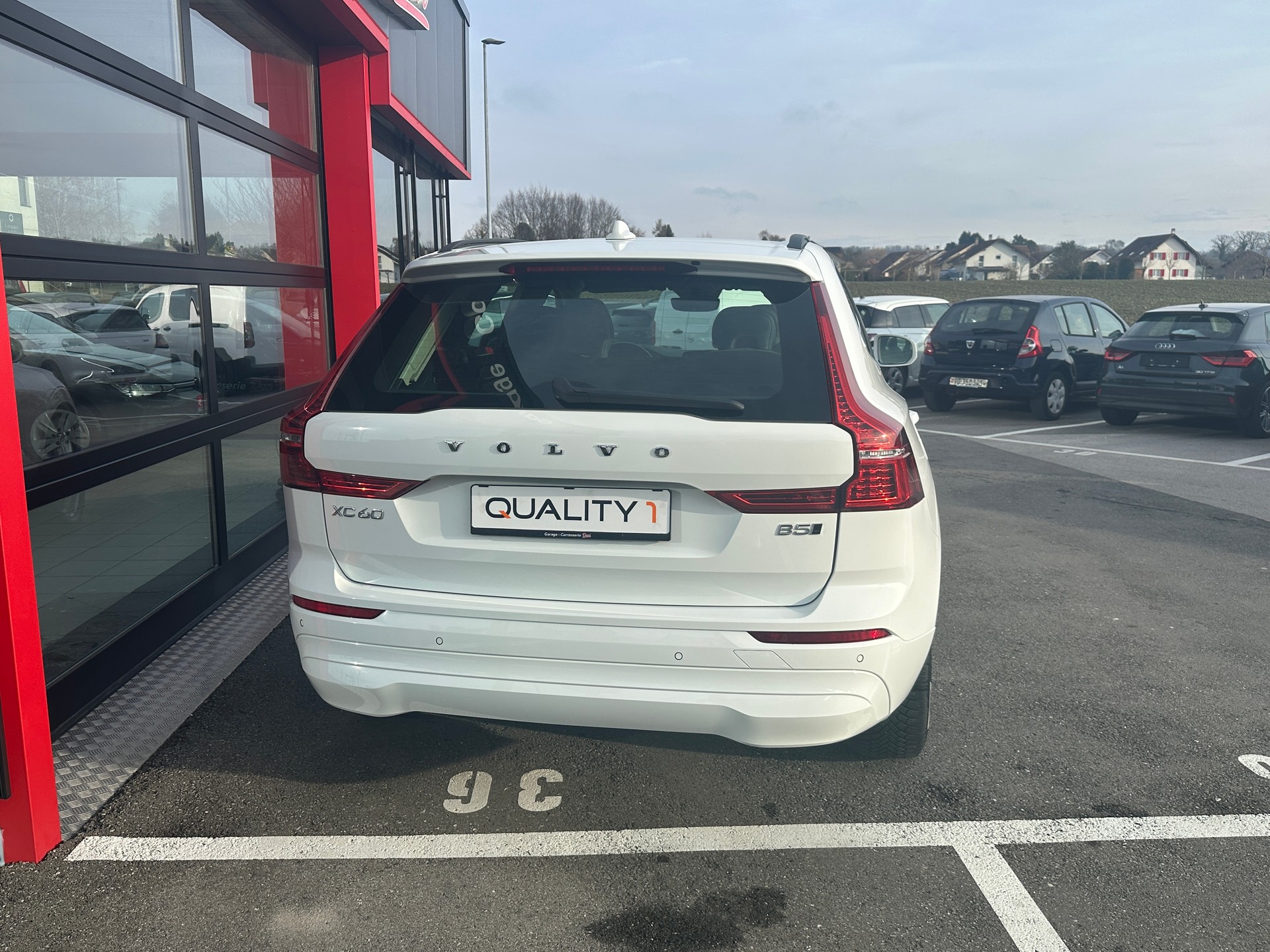 VOLVO XC60 B5 Benzin Mild Hybrid AWD Momentum Geartronic-image-6