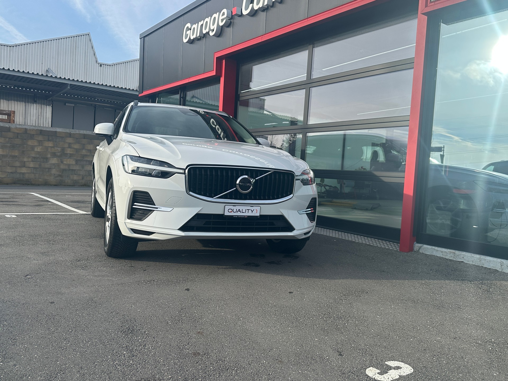 VOLVO XC60 B5 Benzin Mild Hybrid AWD Momentum Geartronic-image-1