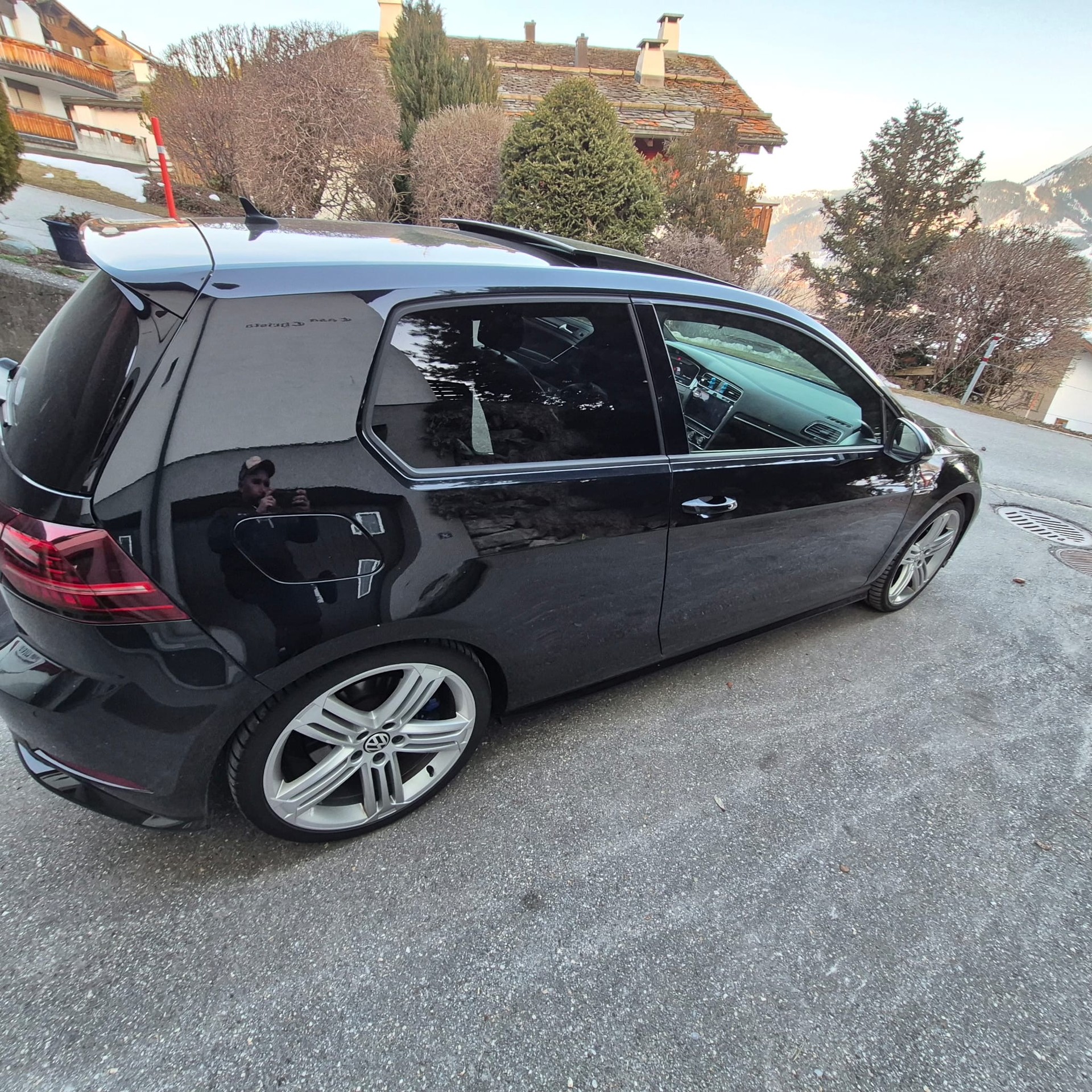 VW Golf 2.0 TSI R 4Motion DSG-image-3