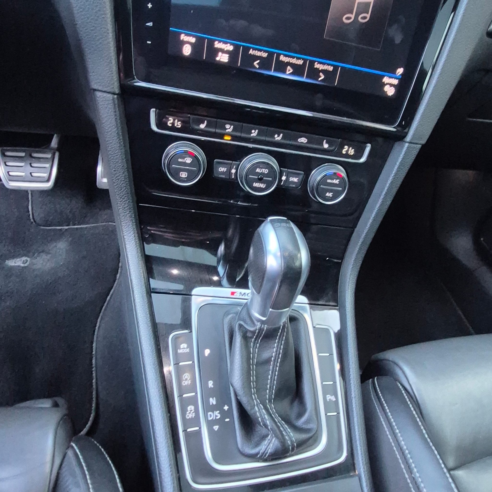 VW Golf 2.0 TSI R 4Motion DSG-image-13