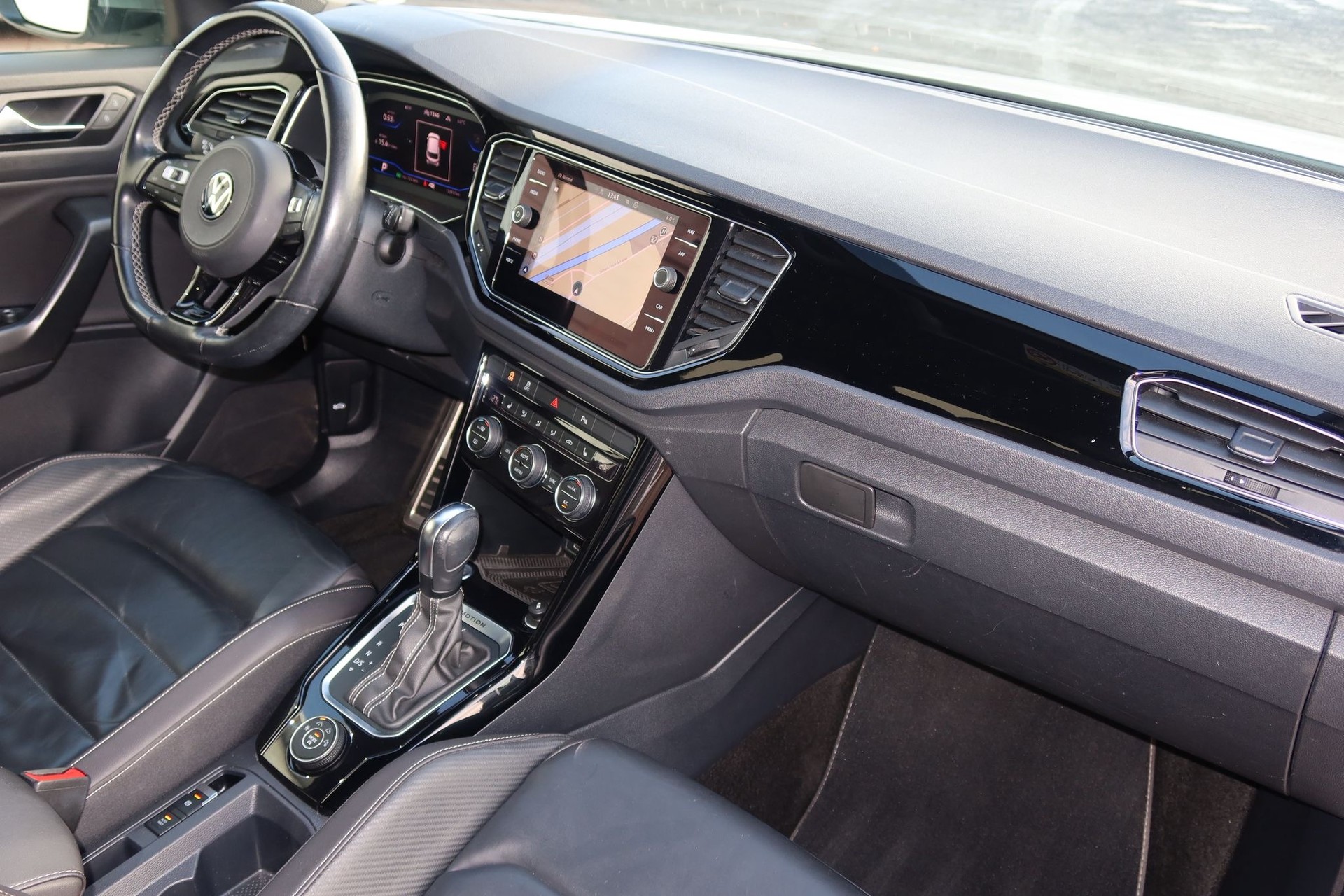 VW T-Roc 2.0 TSI R DSG 4Motion-image-12