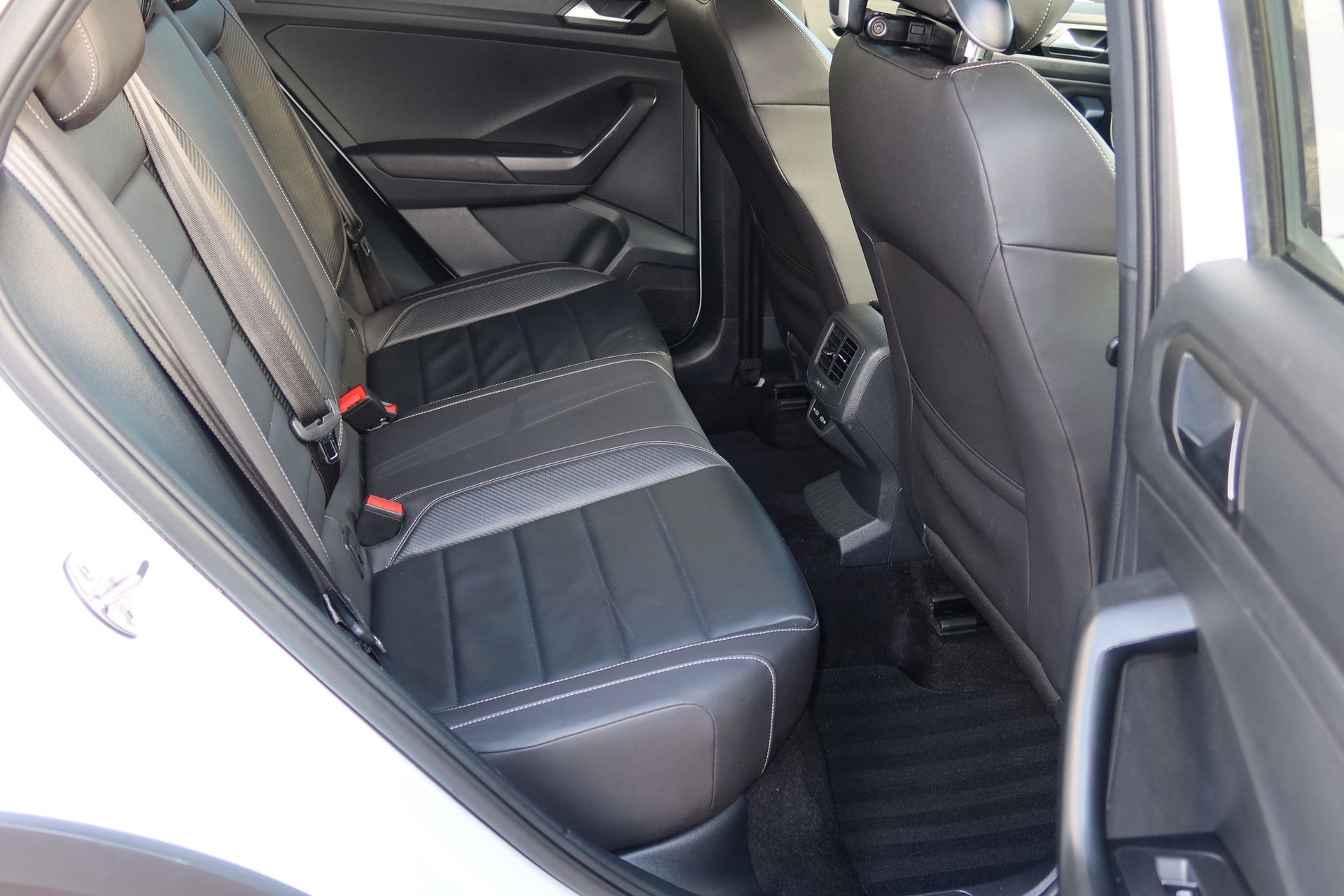 VW T-Roc 2.0 TSI R DSG 4Motion-image-14