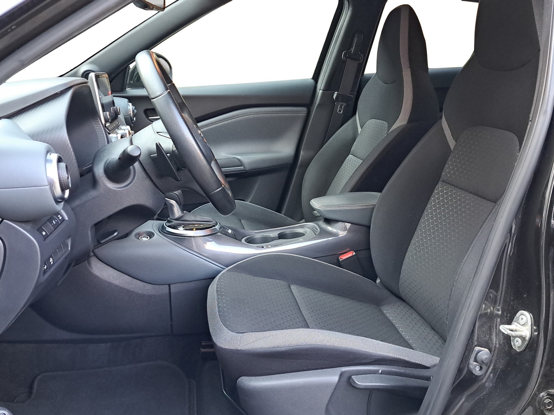 NISSAN Juke 1.0 DIG-T N-Connecta DCT-image-9